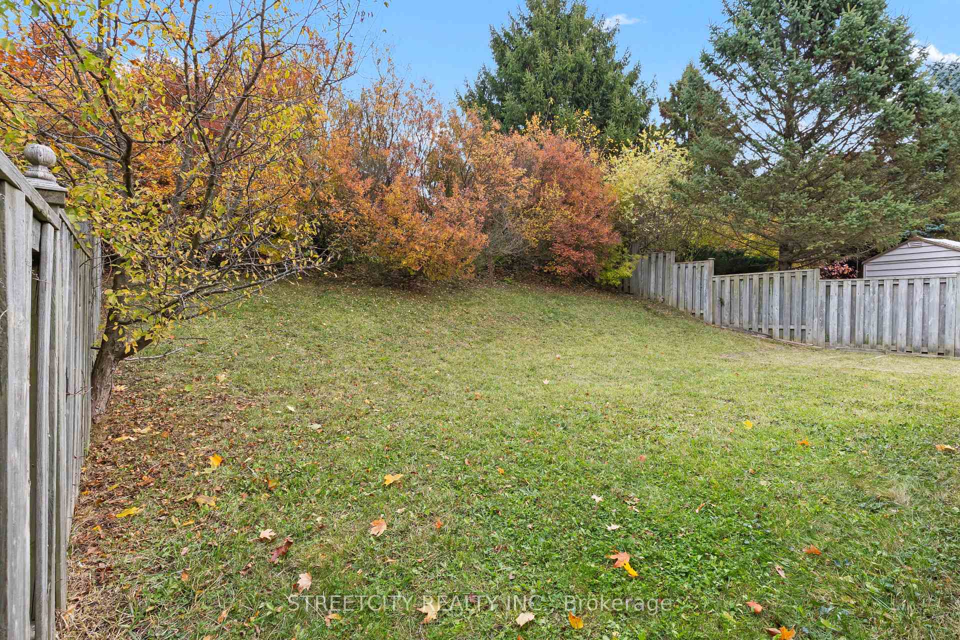 Photo 32 of 856 Thistledown Way, London, North I — HOMEH