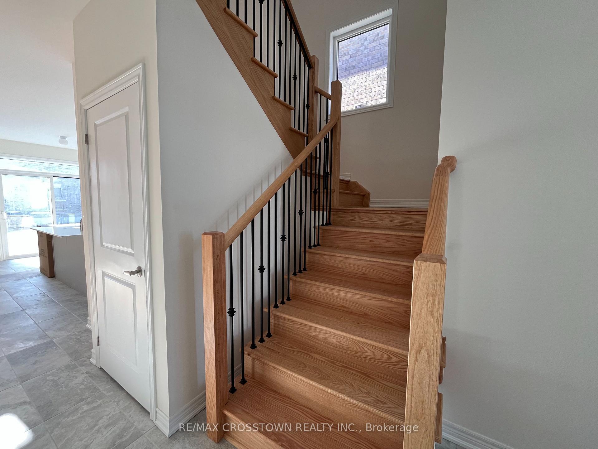 Photo 5 of 1347 Davis Loop, Innisfil, Lefroy — HOMEH