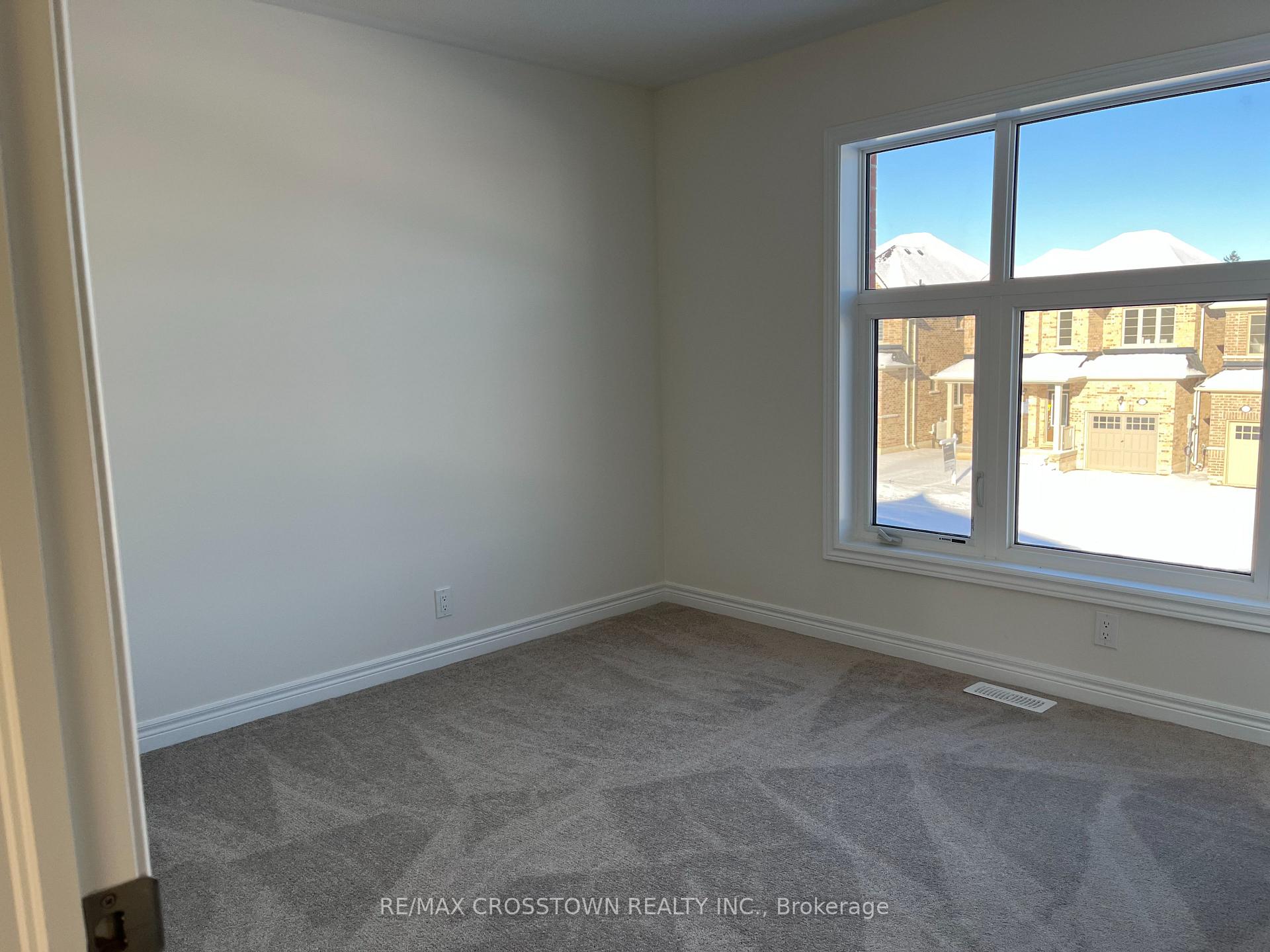 Photo 13 of 1347 Davis Loop, Innisfil, Lefroy — HOMEH