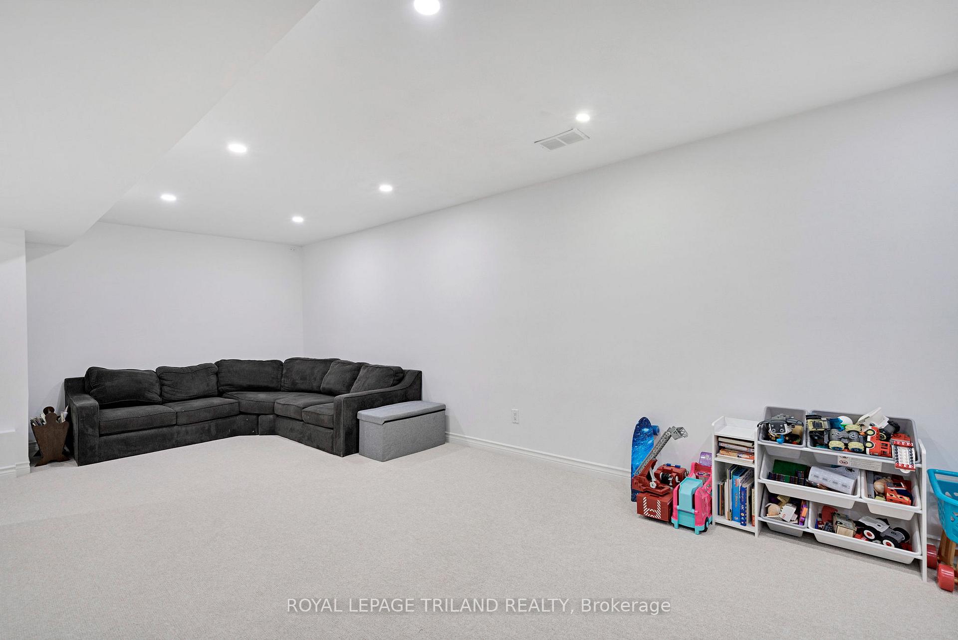 Photo 36 of 22 Wendy Crescent, London, North B — HOMEH