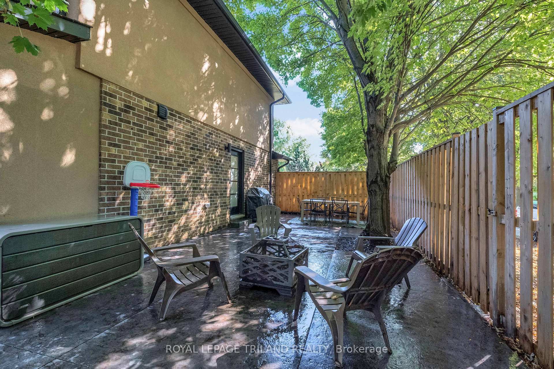 Photo 45 of 22 Wendy Crescent, London, North B — HOMEH