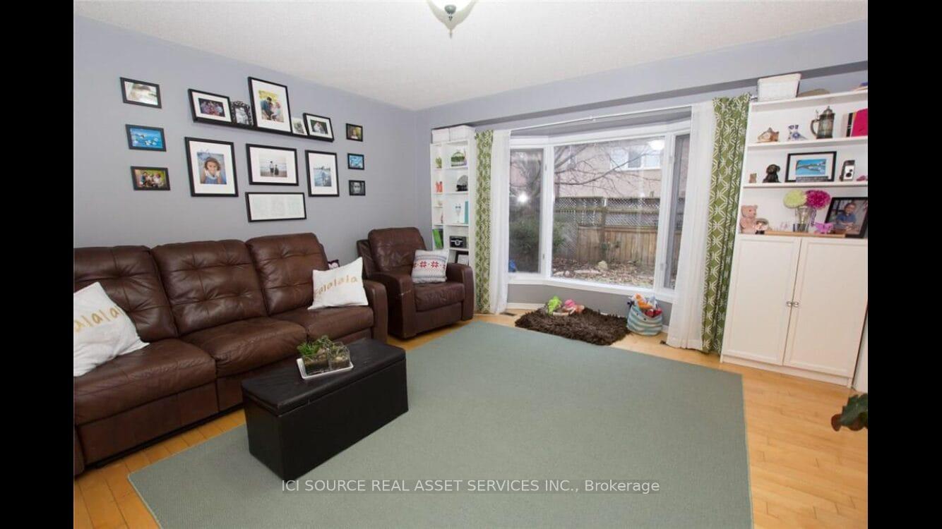 Photo 3 of 104 Rockhaven Lane, Hamilton, Waterdown — HOMEH