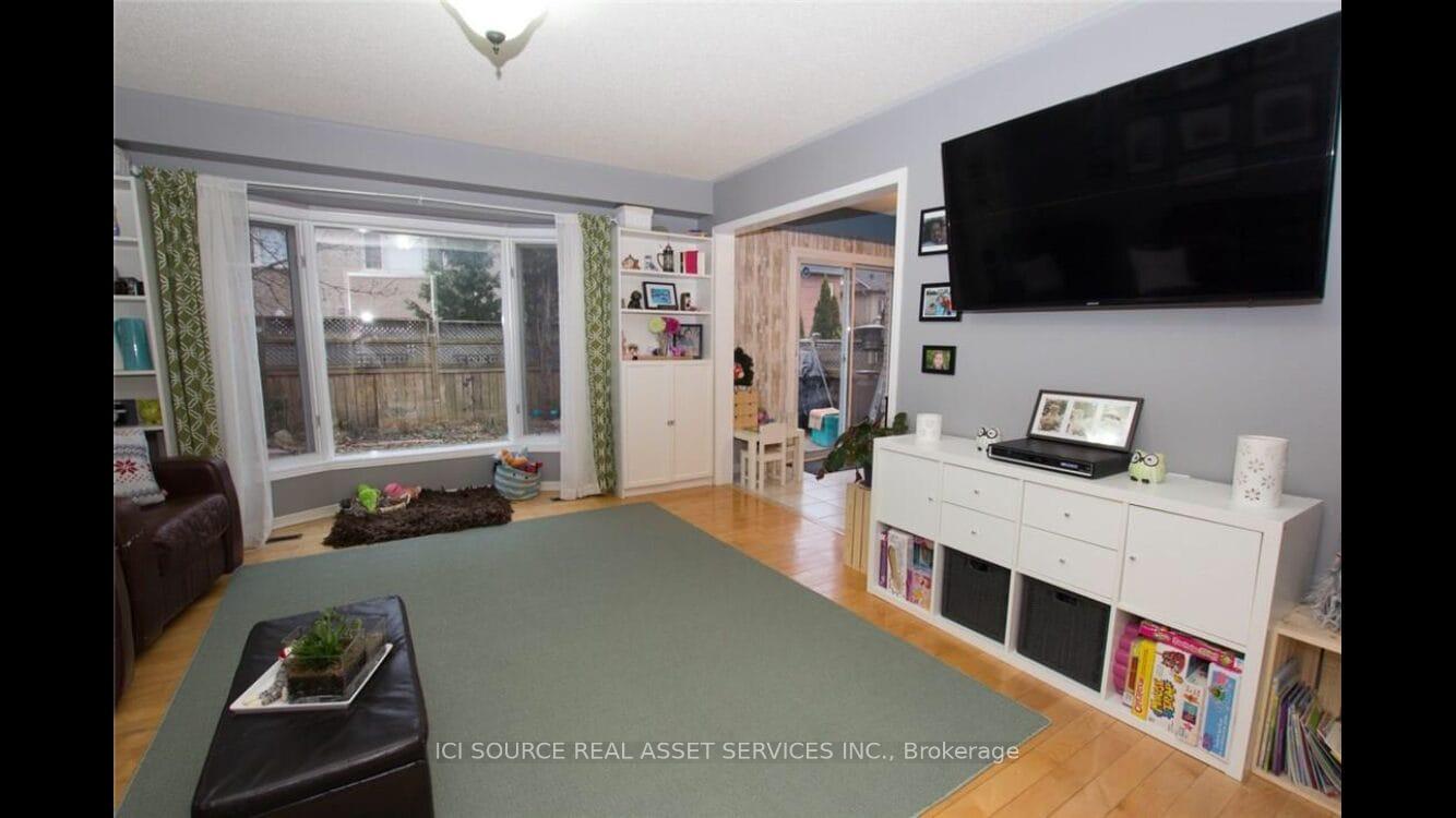 Photo 4 of 104 Rockhaven Lane, Hamilton, Waterdown — HOMEH