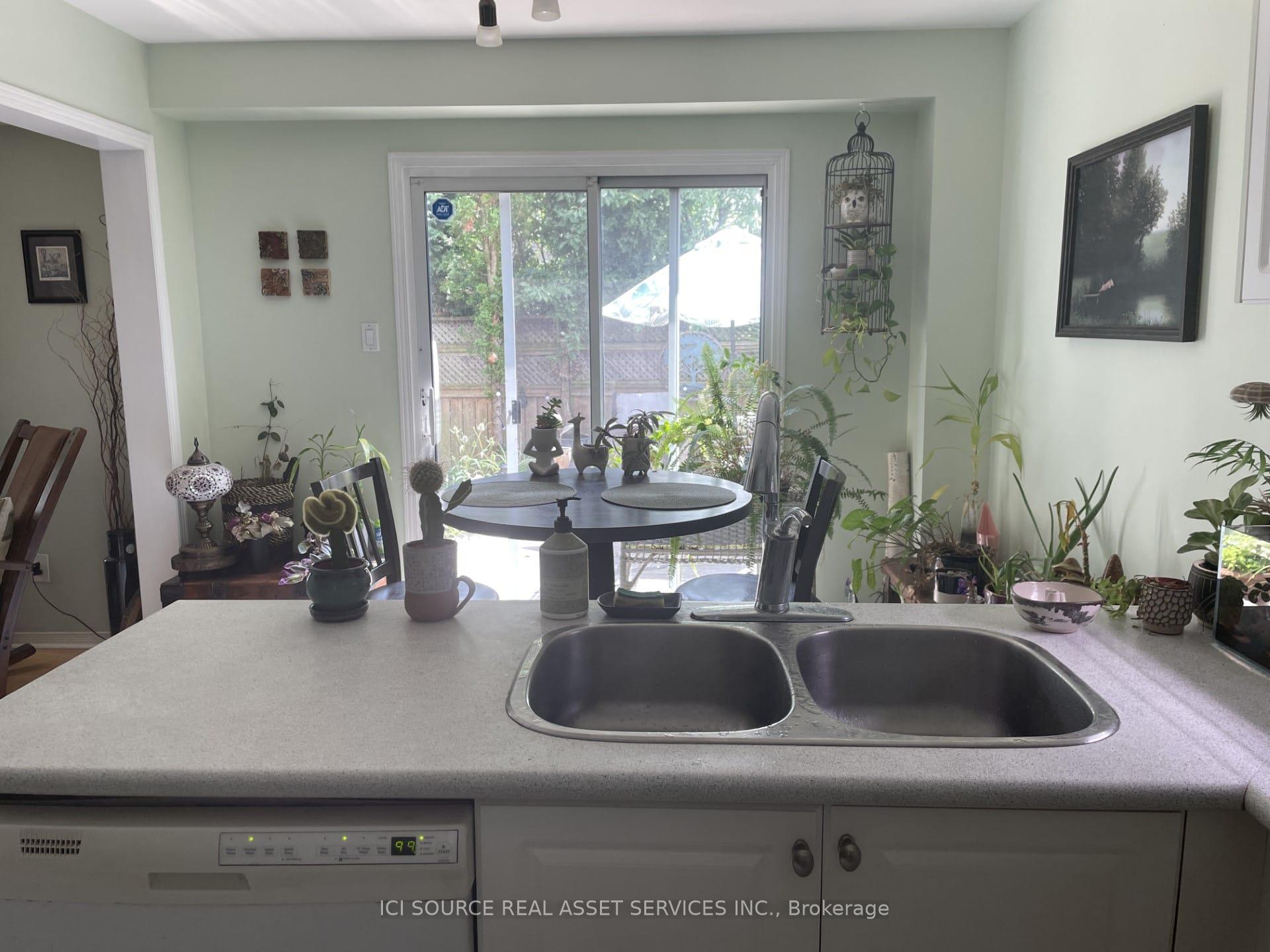 Photo 6 of 104 Rockhaven Lane, Hamilton, Waterdown — HOMEH