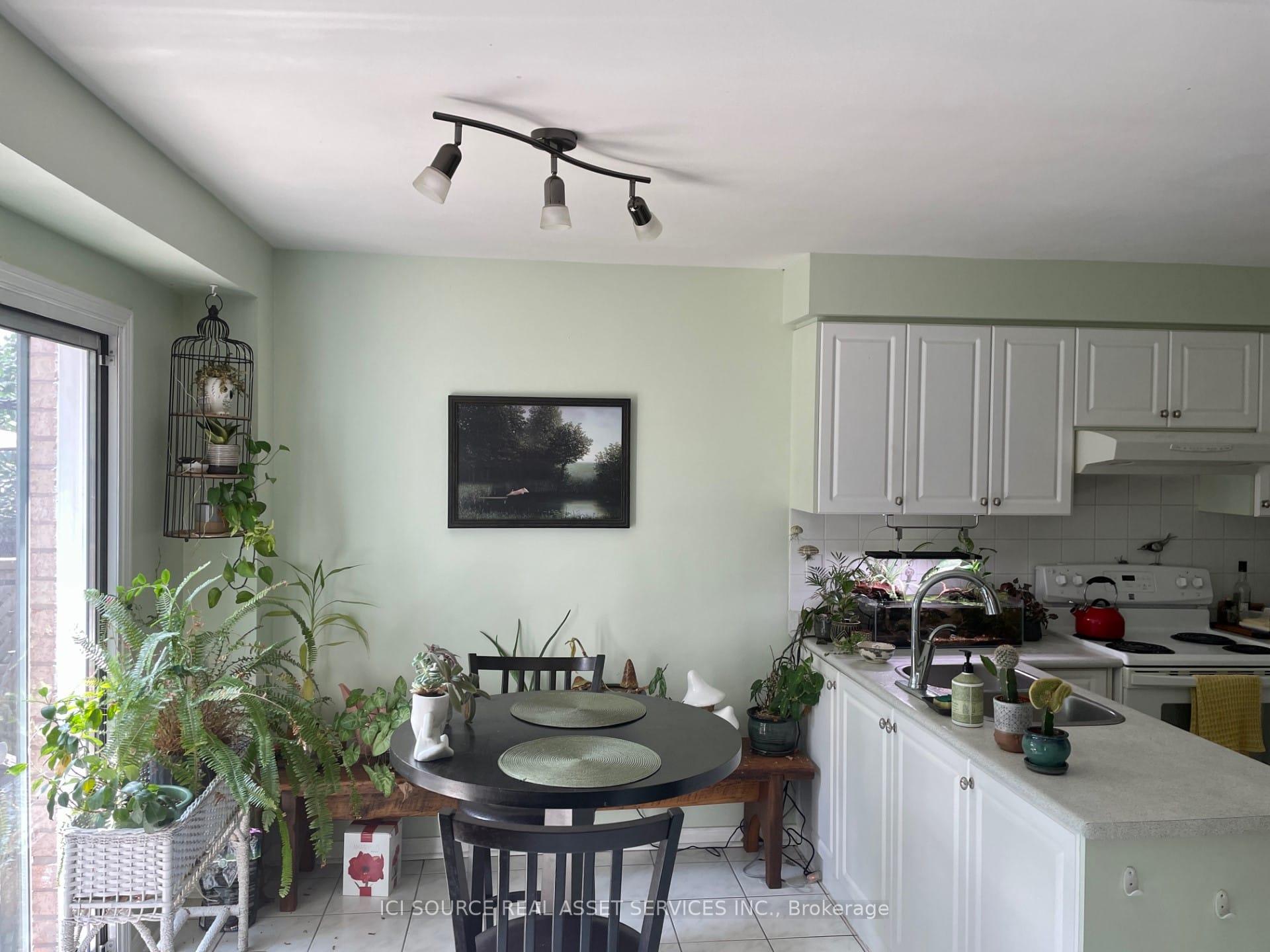 Photo 7 of 104 Rockhaven Lane, Hamilton, Waterdown — HOMEH