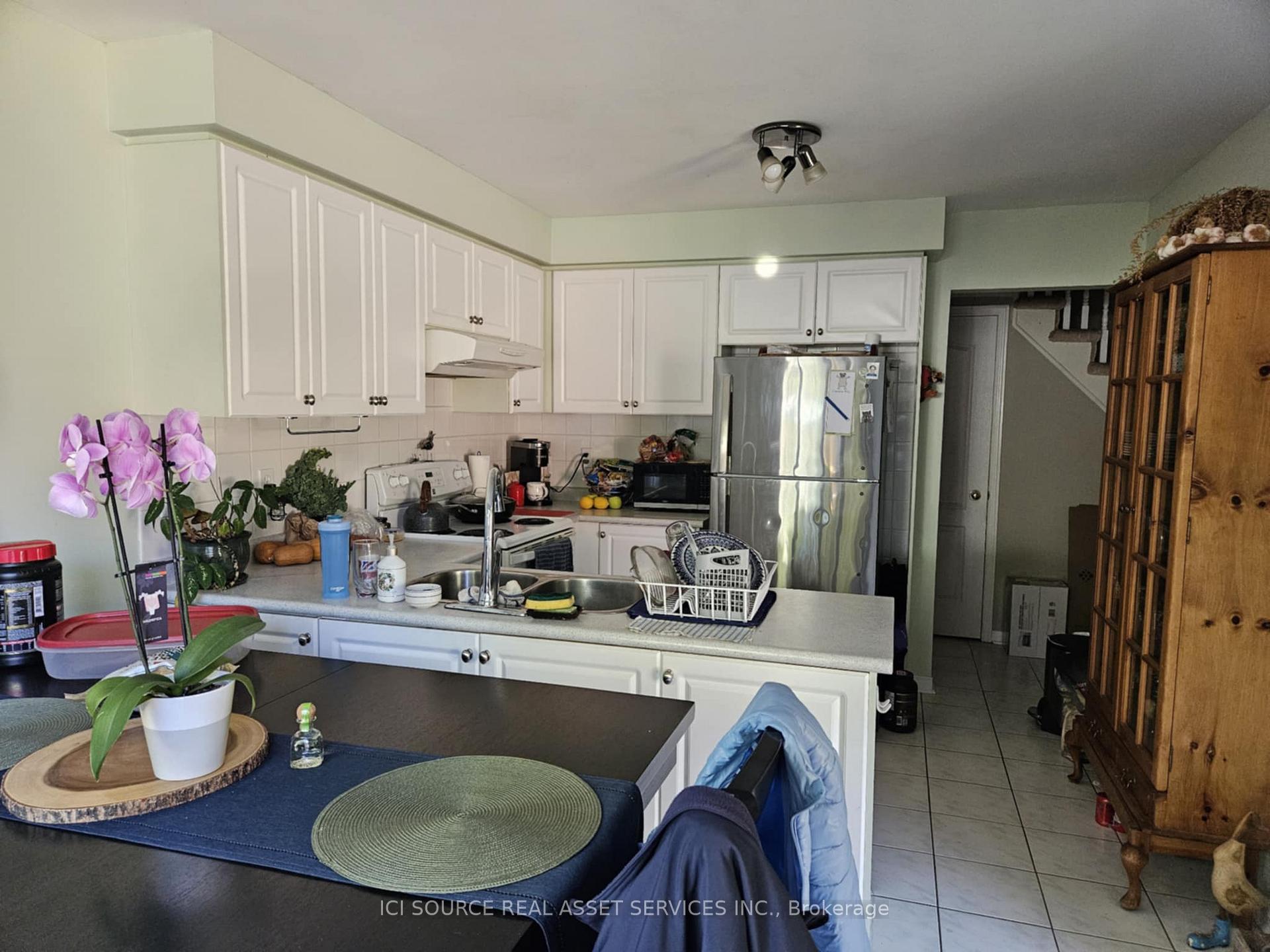 Photo 8 of 104 Rockhaven Lane, Hamilton, Waterdown — HOMEH