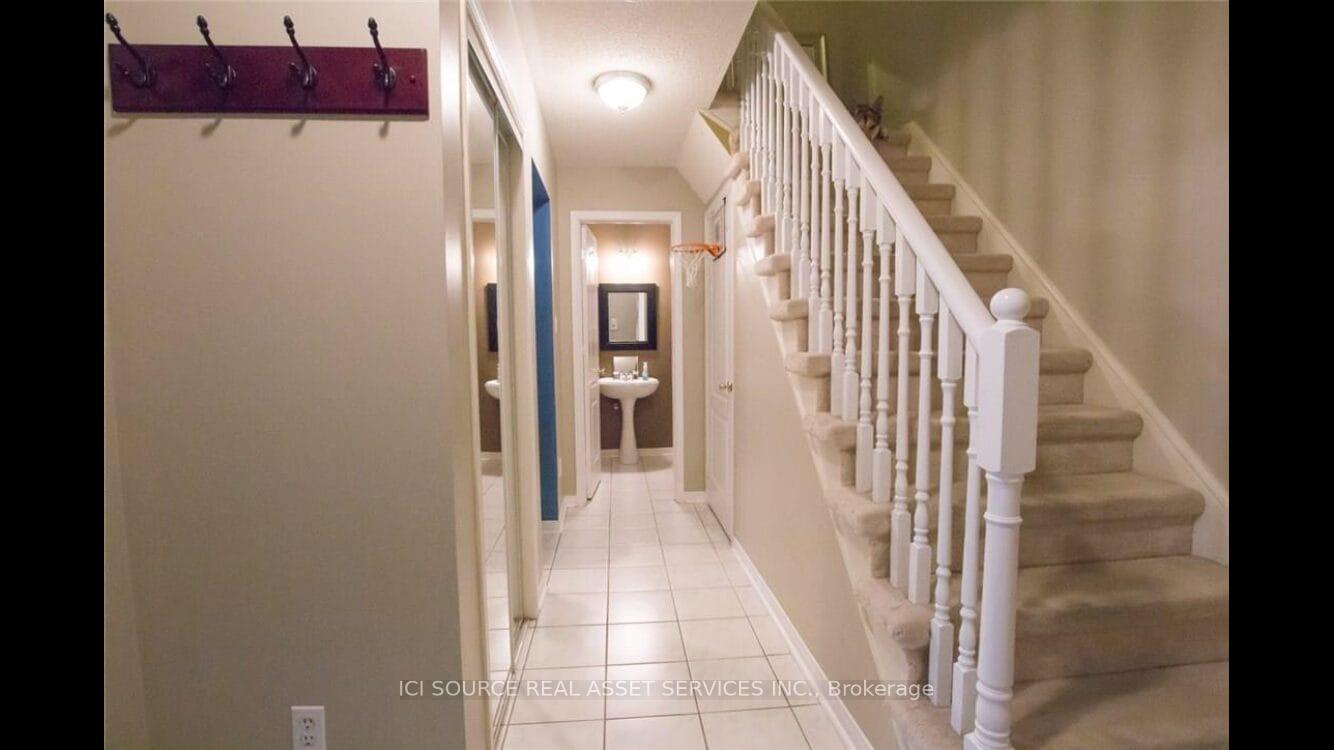 Photo 15 of 104 Rockhaven Lane, Hamilton, Waterdown — HOMEH