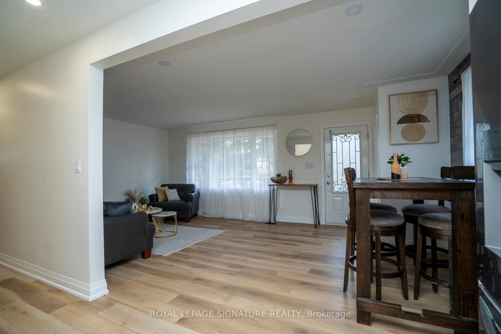 Photo 4 of 61 Broadmoor Avenue, Kitchener — HOMEH