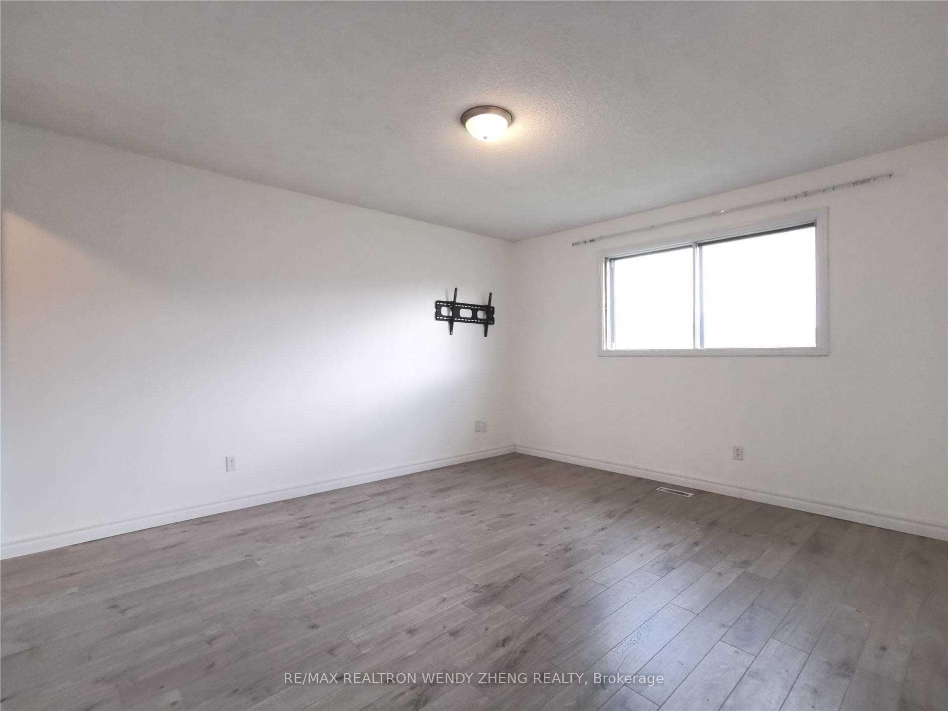 Photo 6 of Unit Upper, 4 Fordcombe Crescent, Markham, Milliken Mills West — HOMEH