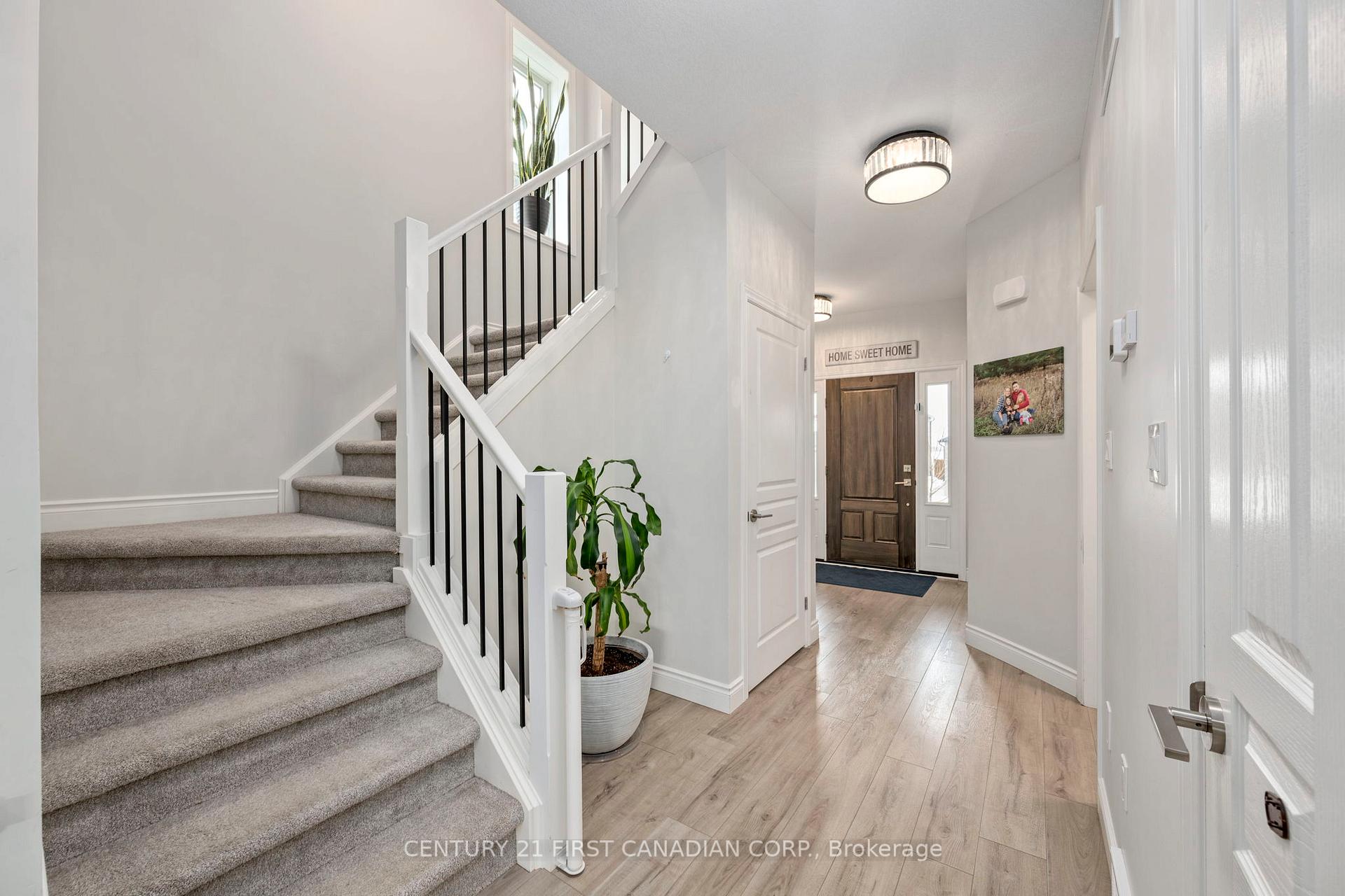 Photo 3 of 117 Gilmour Drive, Lucan Biddulph, Lucan — HOMEH