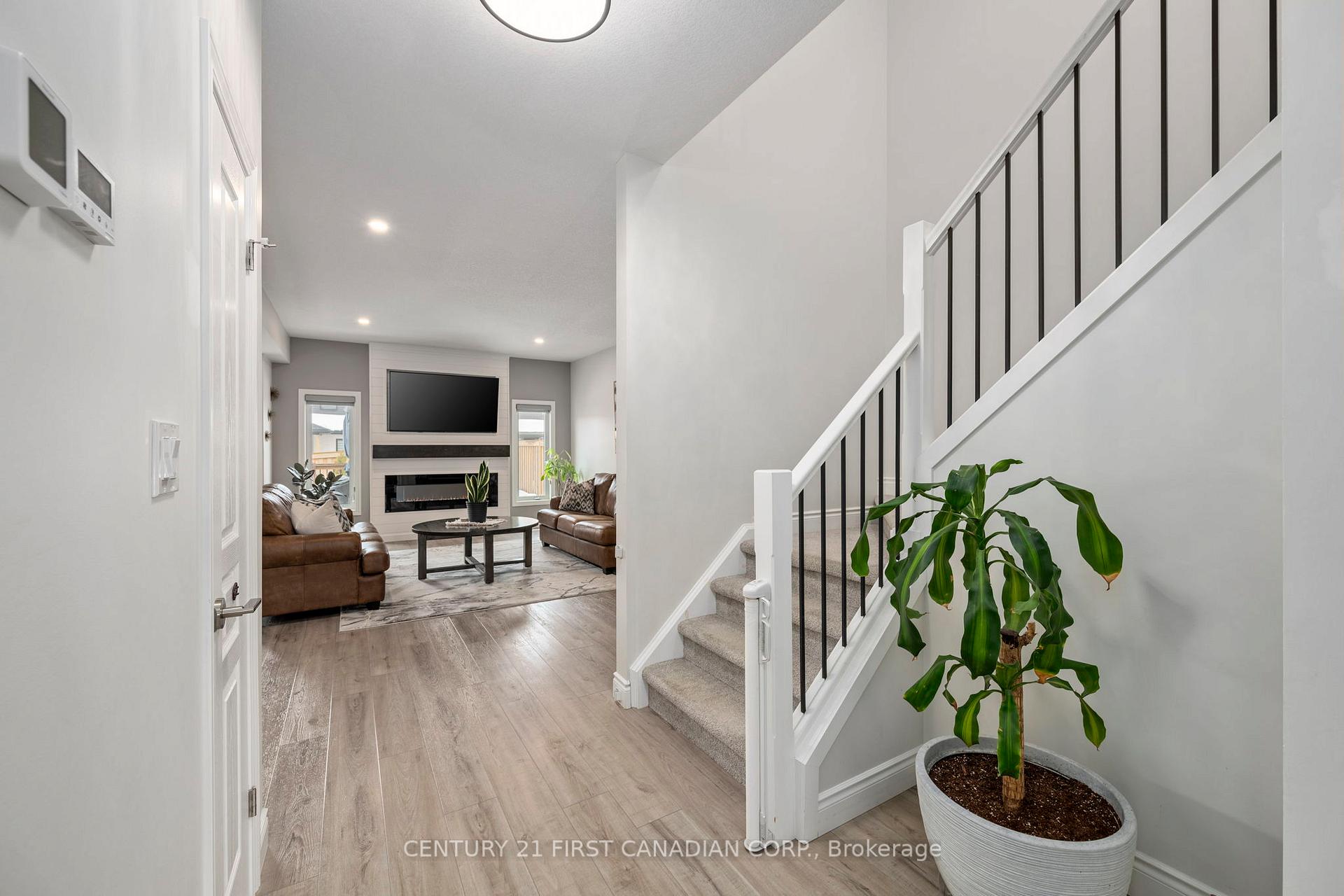 Photo 5 of 117 Gilmour Drive, Lucan Biddulph, Lucan — HOMEH
