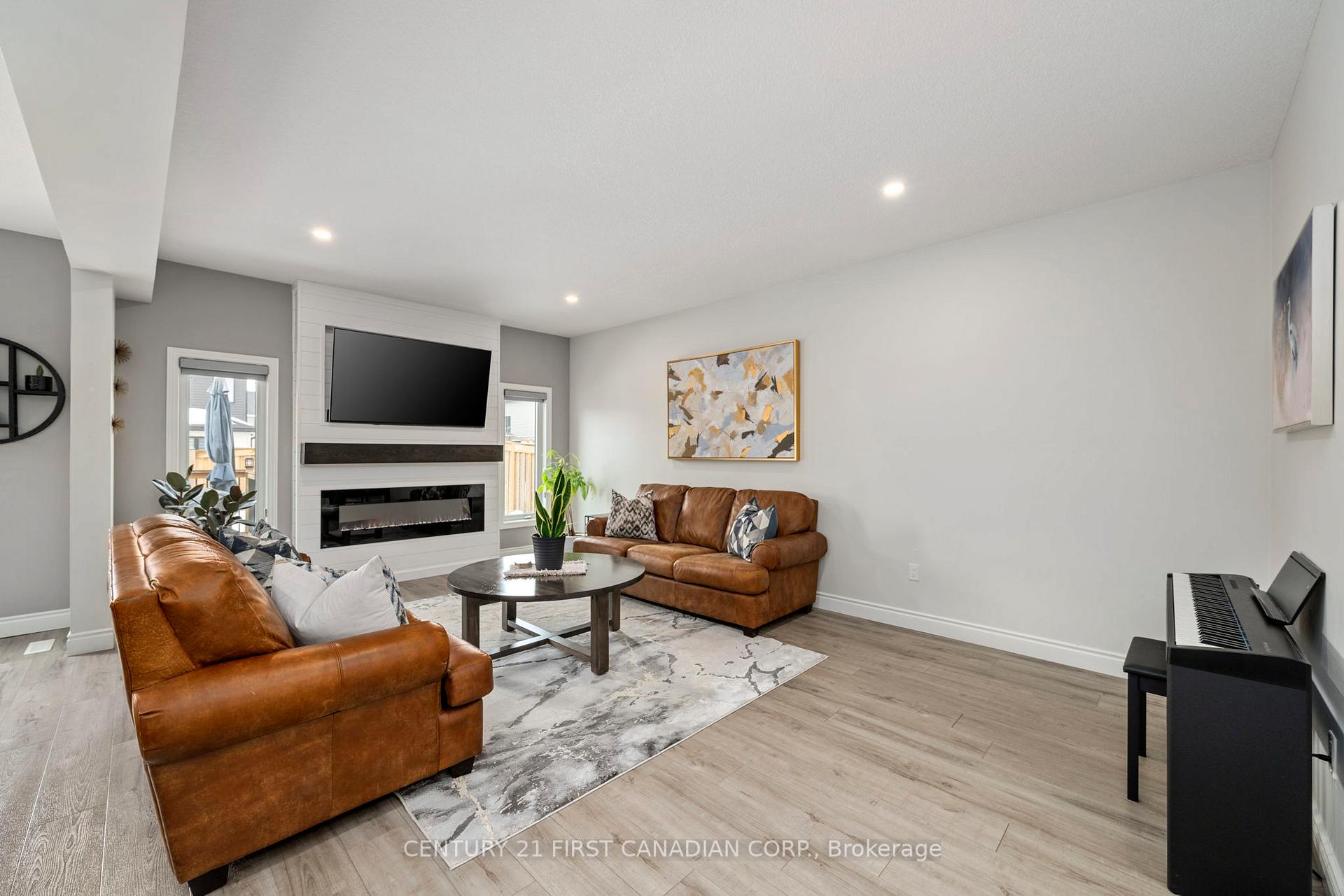 Photo 14 of 117 Gilmour Drive, Lucan Biddulph, Lucan — HOMEH