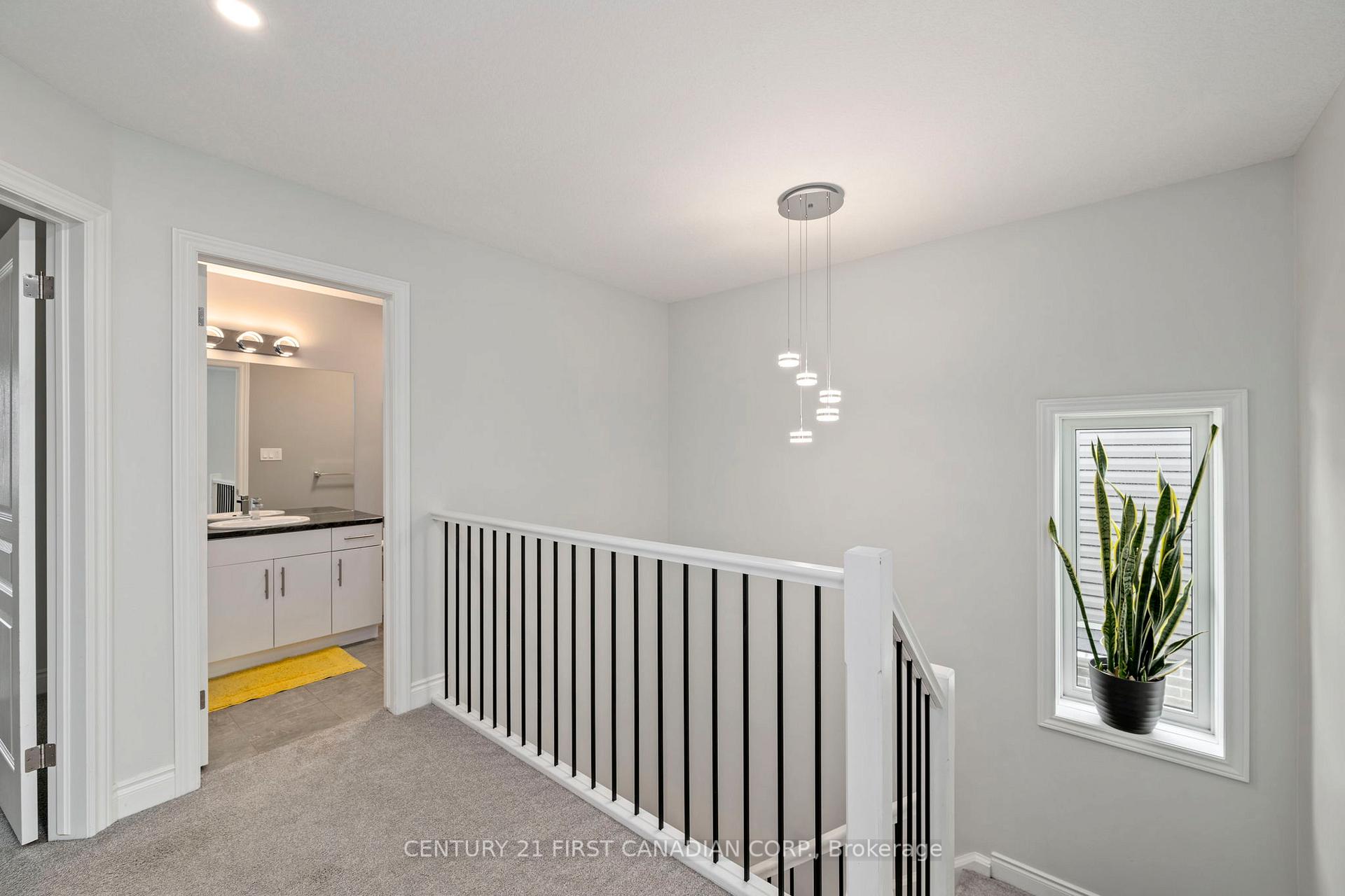 Photo 16 of 117 Gilmour Drive, Lucan Biddulph, Lucan — HOMEH