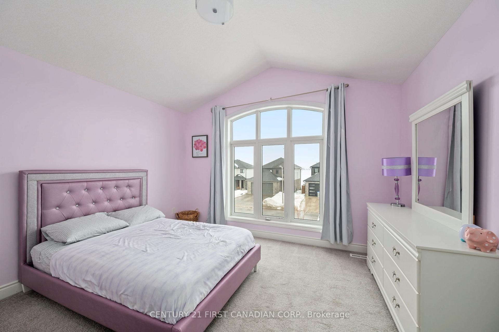 Photo 24 of 117 Gilmour Drive, Lucan Biddulph, Lucan — HOMEH