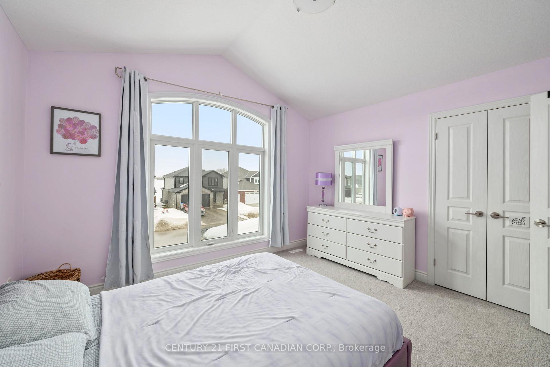 Photo 25 of 117 Gilmour Drive, Lucan Biddulph, Lucan — HOMEH