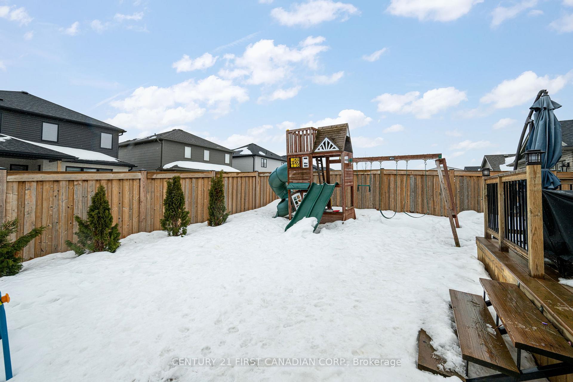 Photo 31 of 117 Gilmour Drive, Lucan Biddulph, Lucan — HOMEH