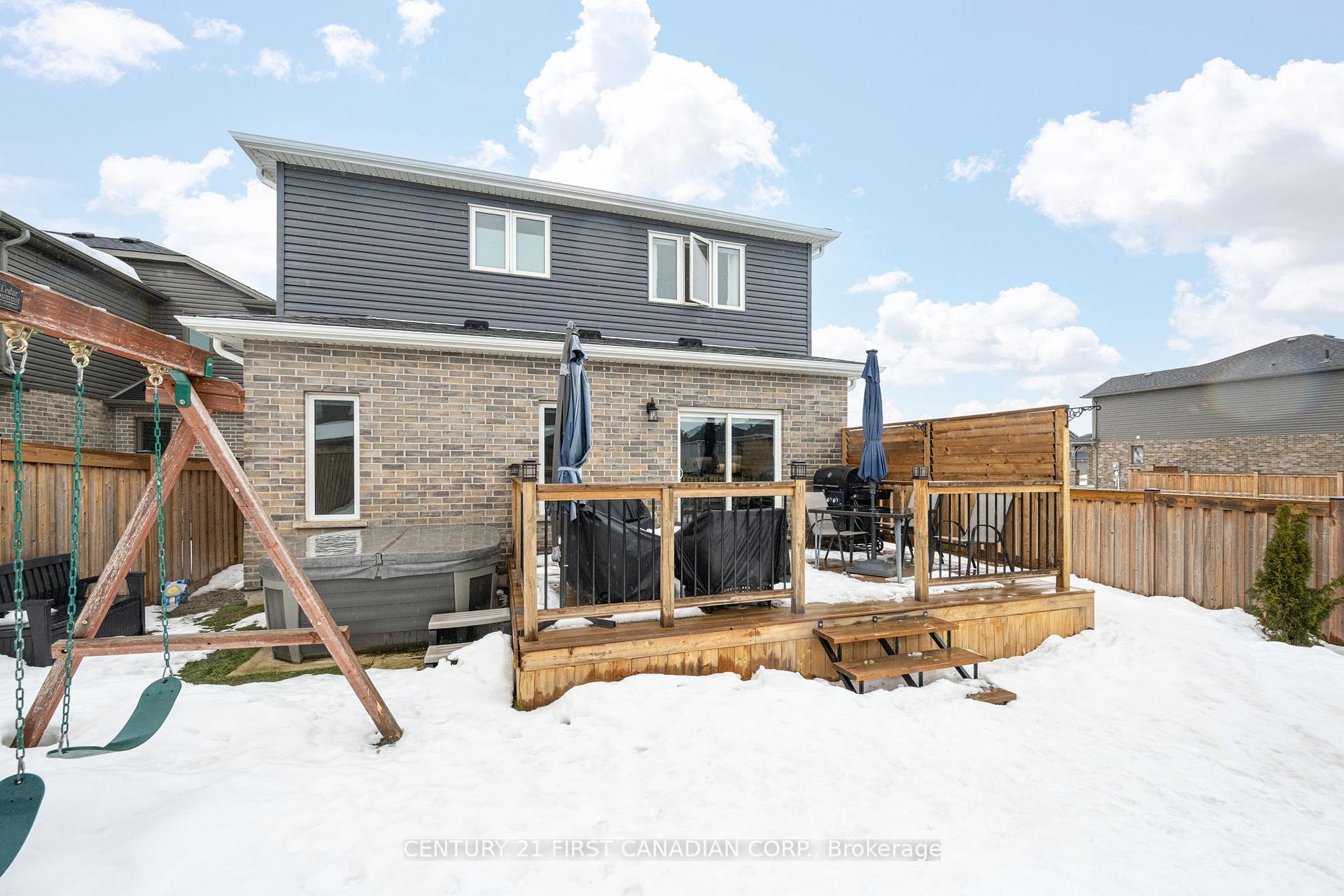 Photo 33 of 117 Gilmour Drive, Lucan Biddulph, Lucan — HOMEH