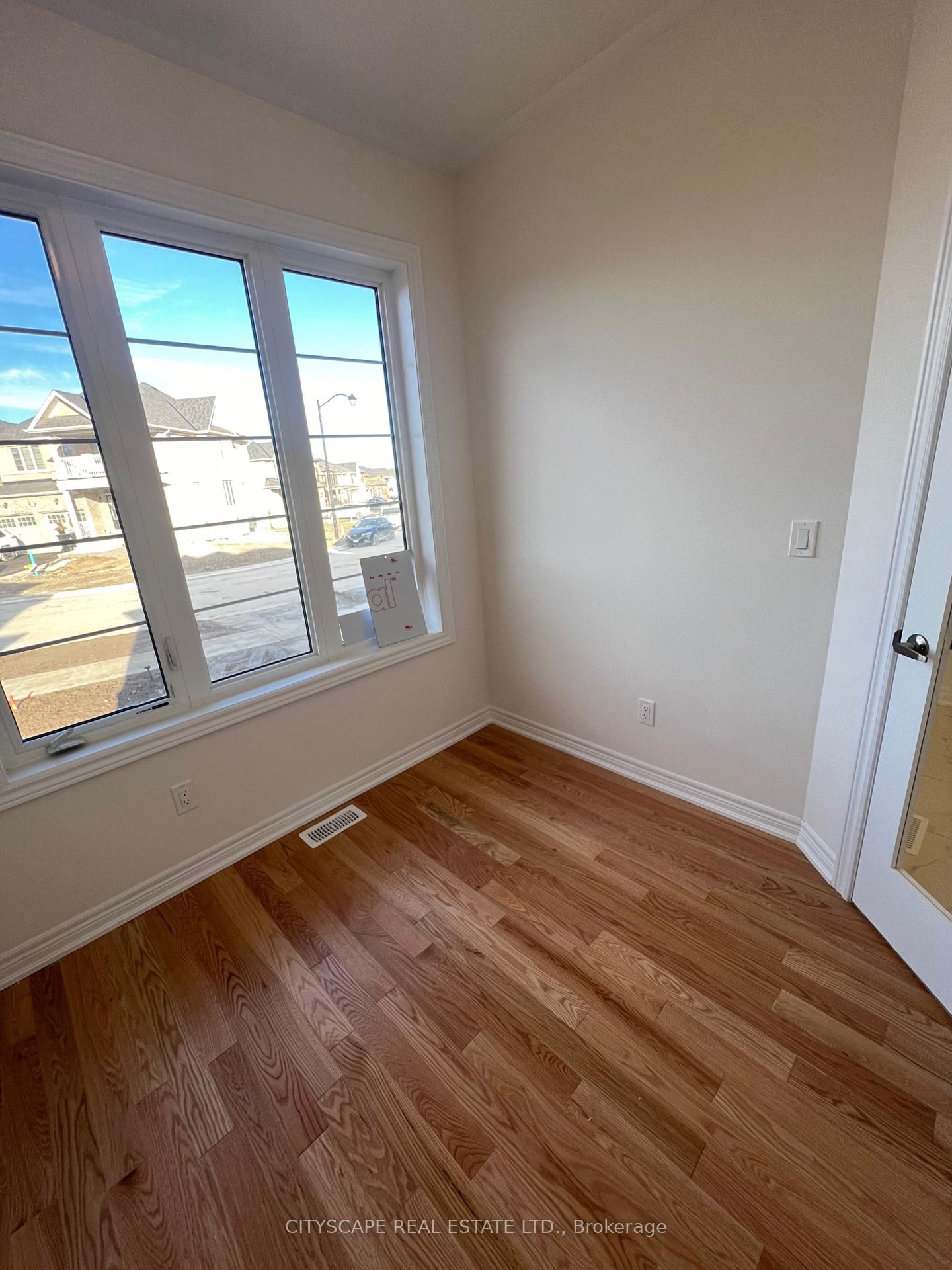 Photo 3 of 1392 Davis Loop Drive E, Innisfil, Lefroy — HOMEH