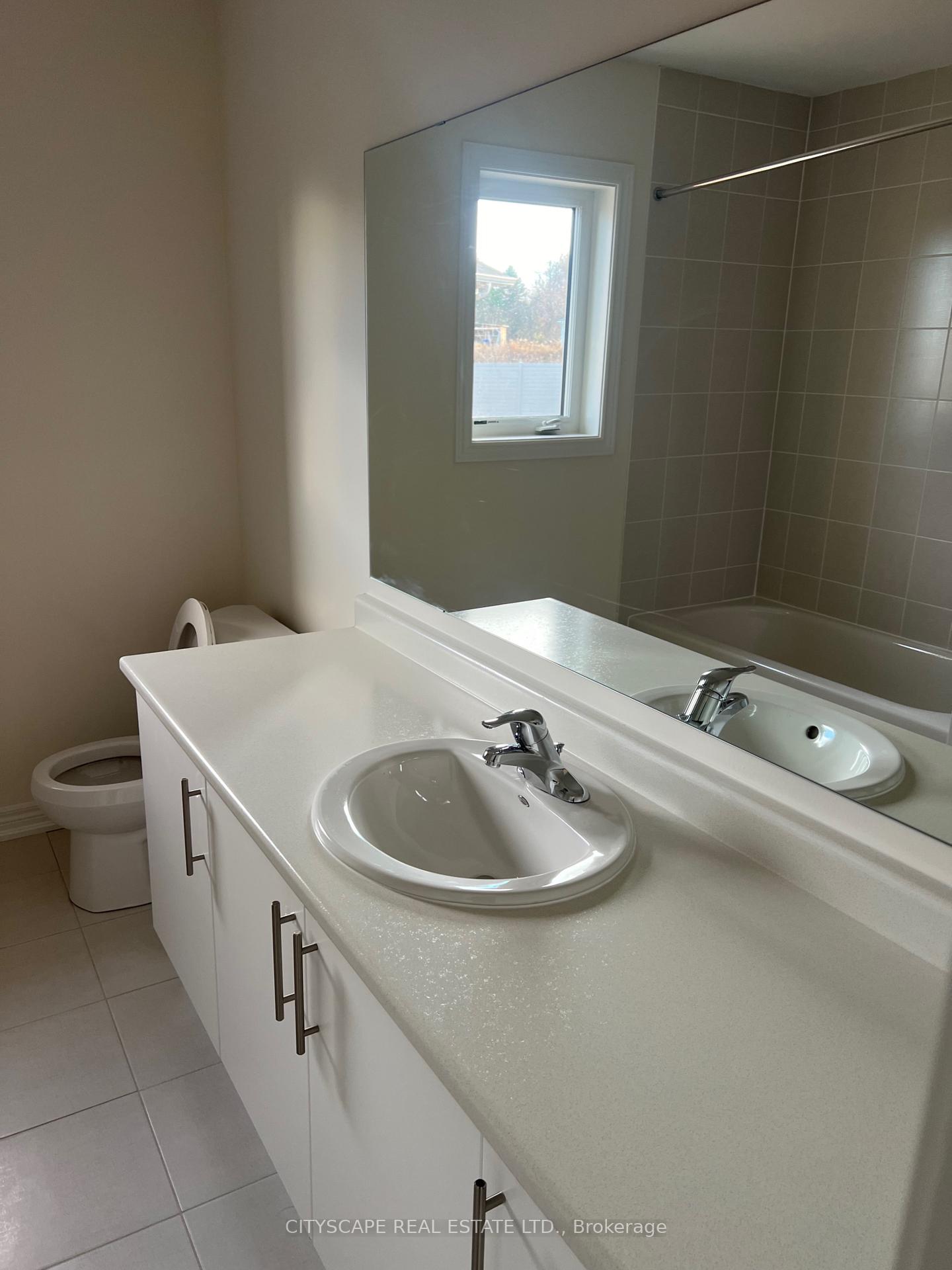 Photo 18 of 1392 Davis Loop Drive E, Innisfil, Lefroy — HOMEH