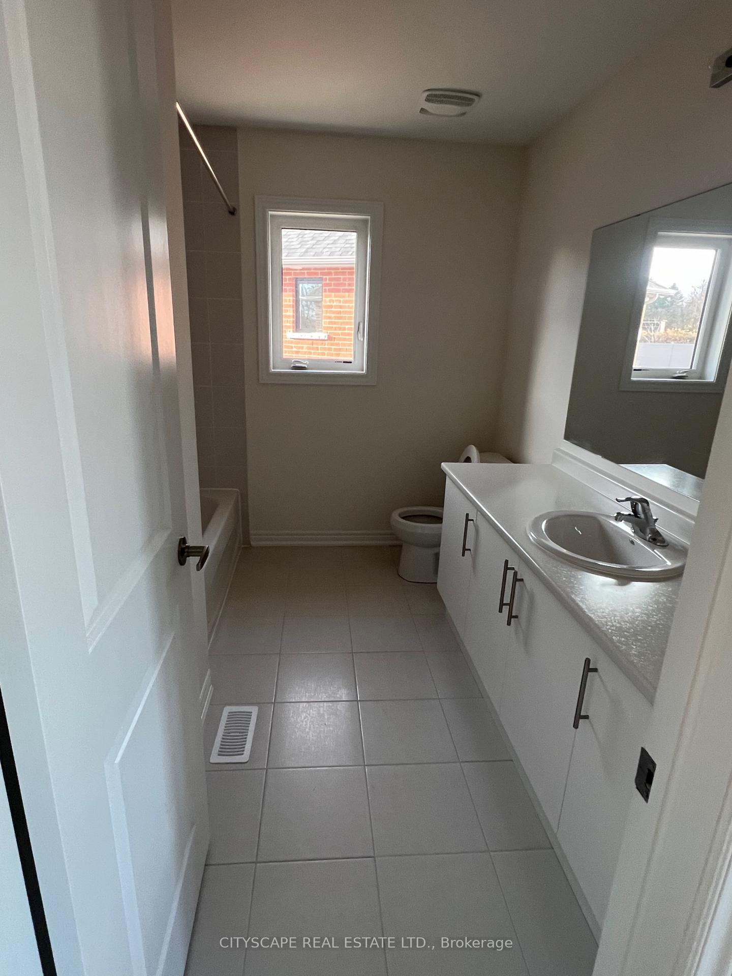 Photo 19 of 1392 Davis Loop Drive E, Innisfil, Lefroy — HOMEH