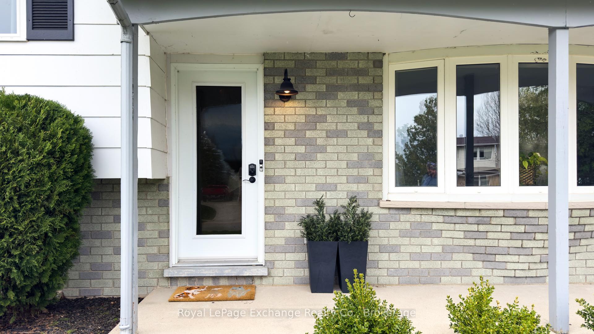 Photo 3 of 4 Inverlyn Crescent N, Kincardine — HOMEH