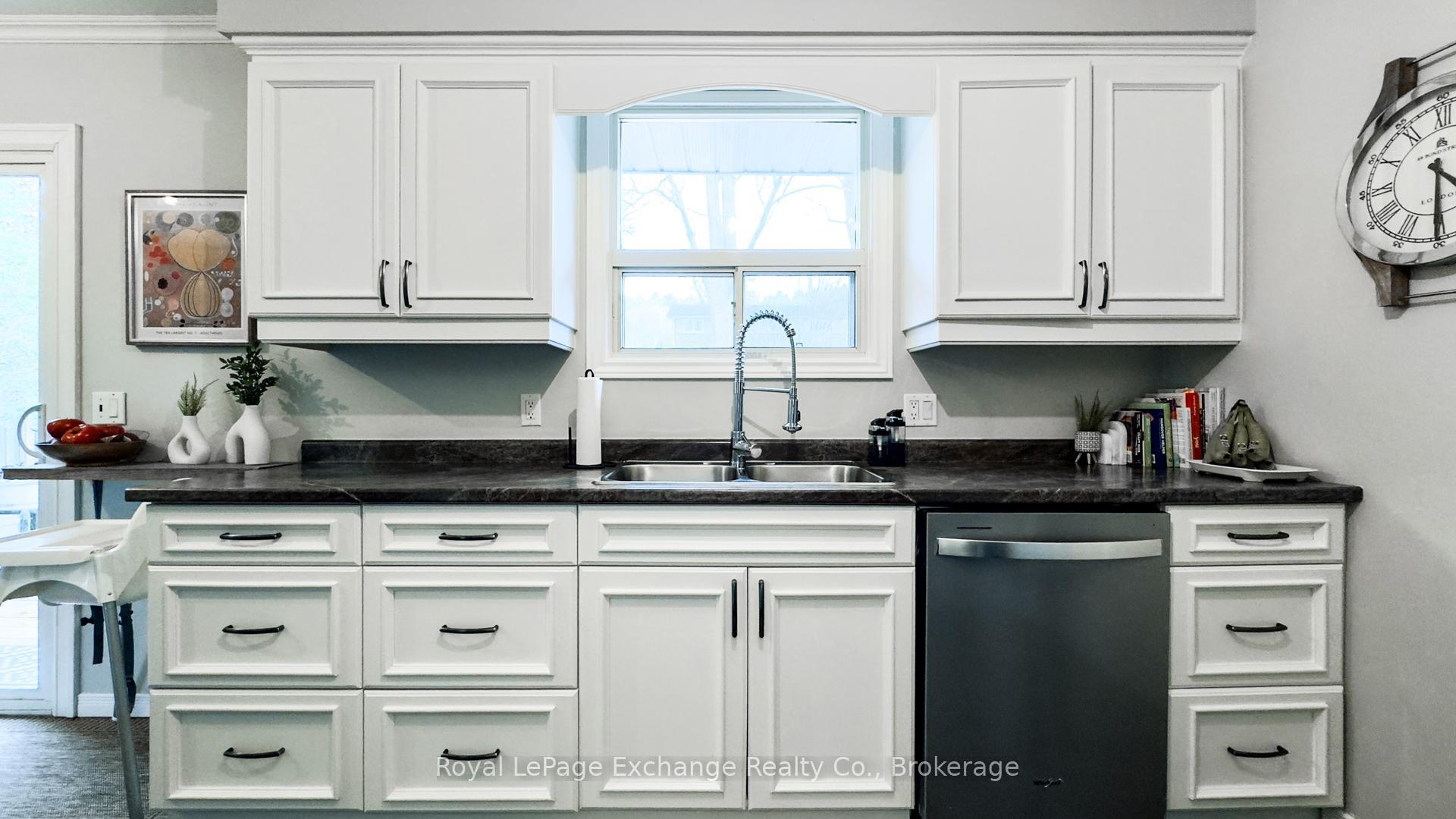 Photo 11 of 4 Inverlyn Crescent N, Kincardine — HOMEH