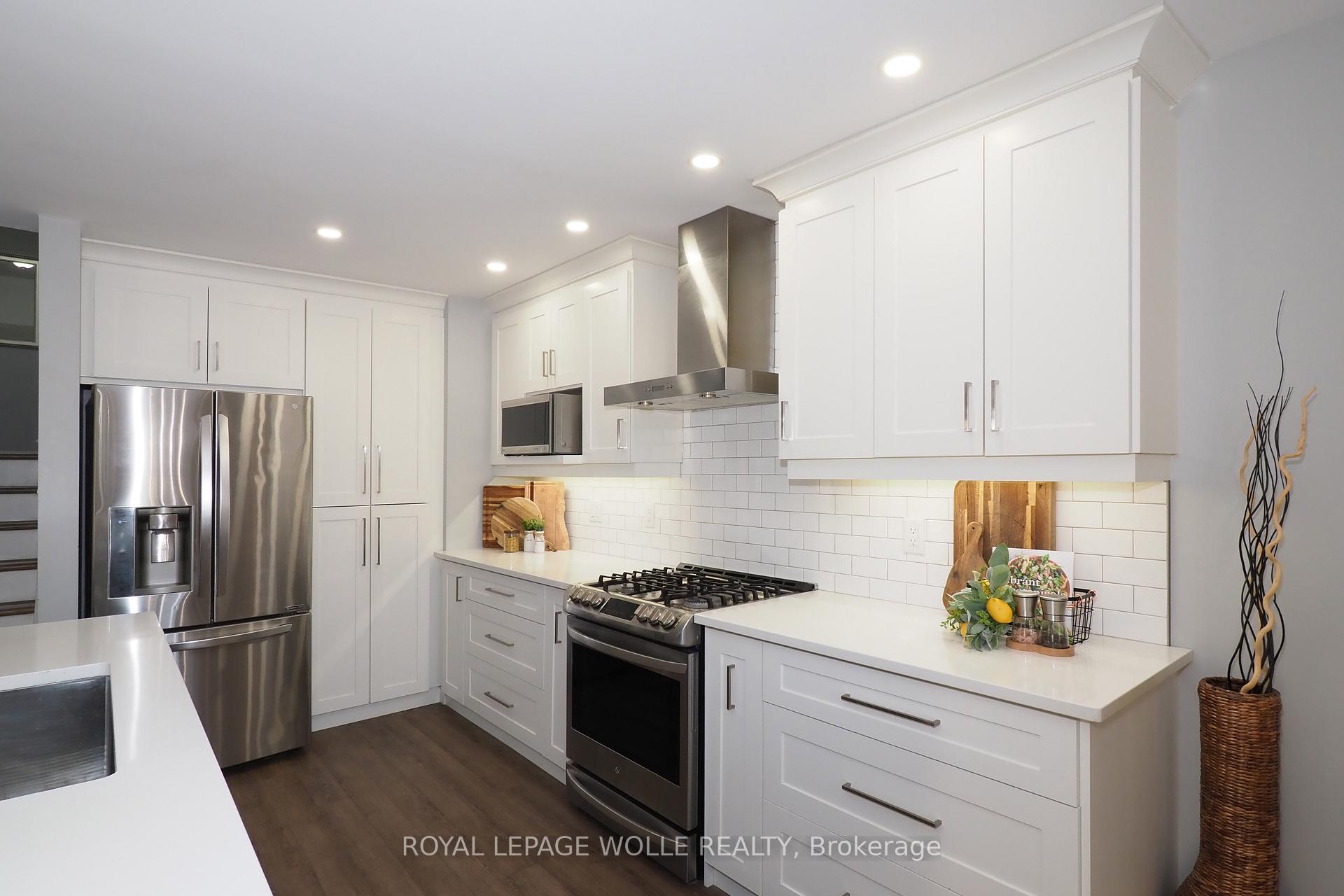 Photo 10 of 7 Caprice Court, Kitchener — HOMEH