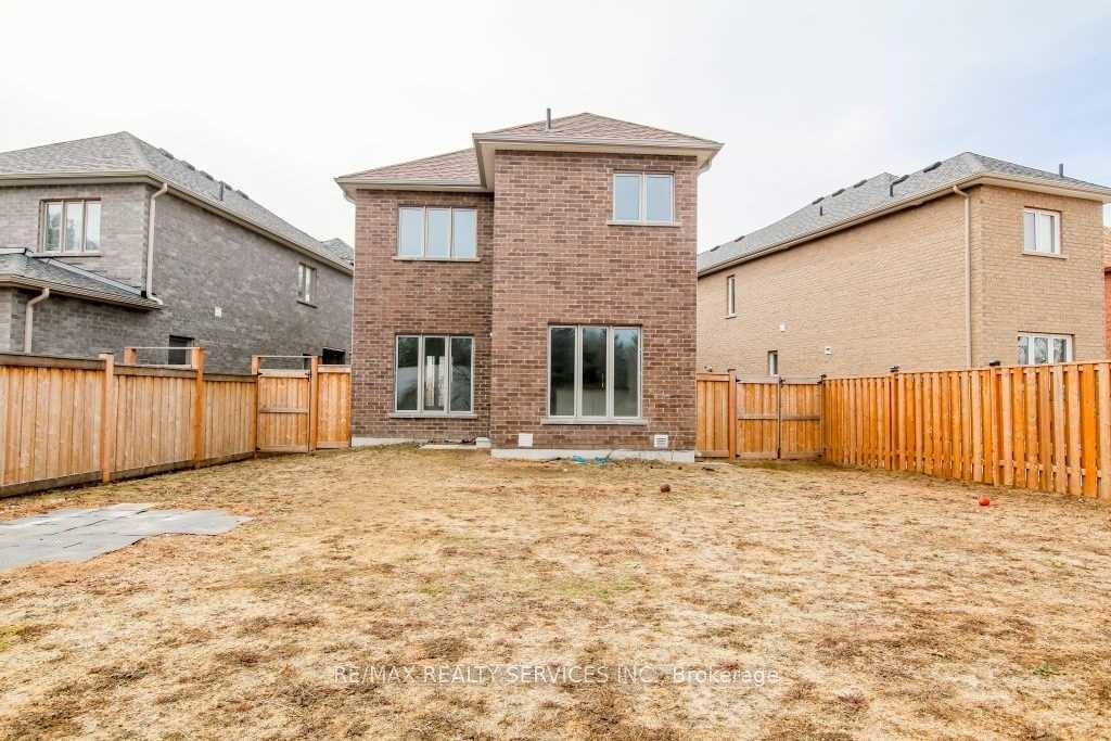 Photo 25 of 1870 Lamstone Street, Innisfil, Alcona — HOMEH
