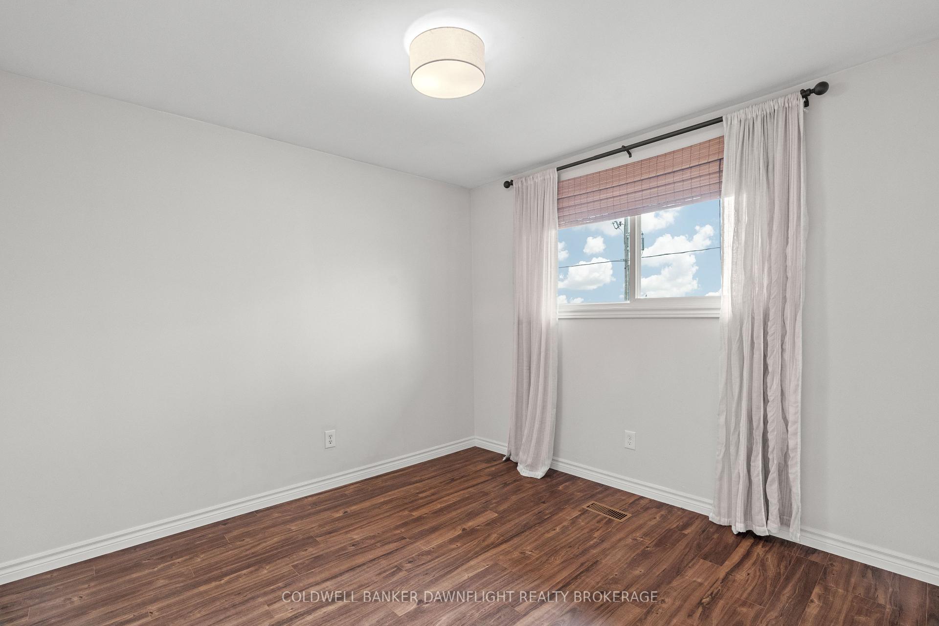 Photo 20 of 105 Kleinfeldt Avenue, Lucan Biddulph, Lucan — HOMEH