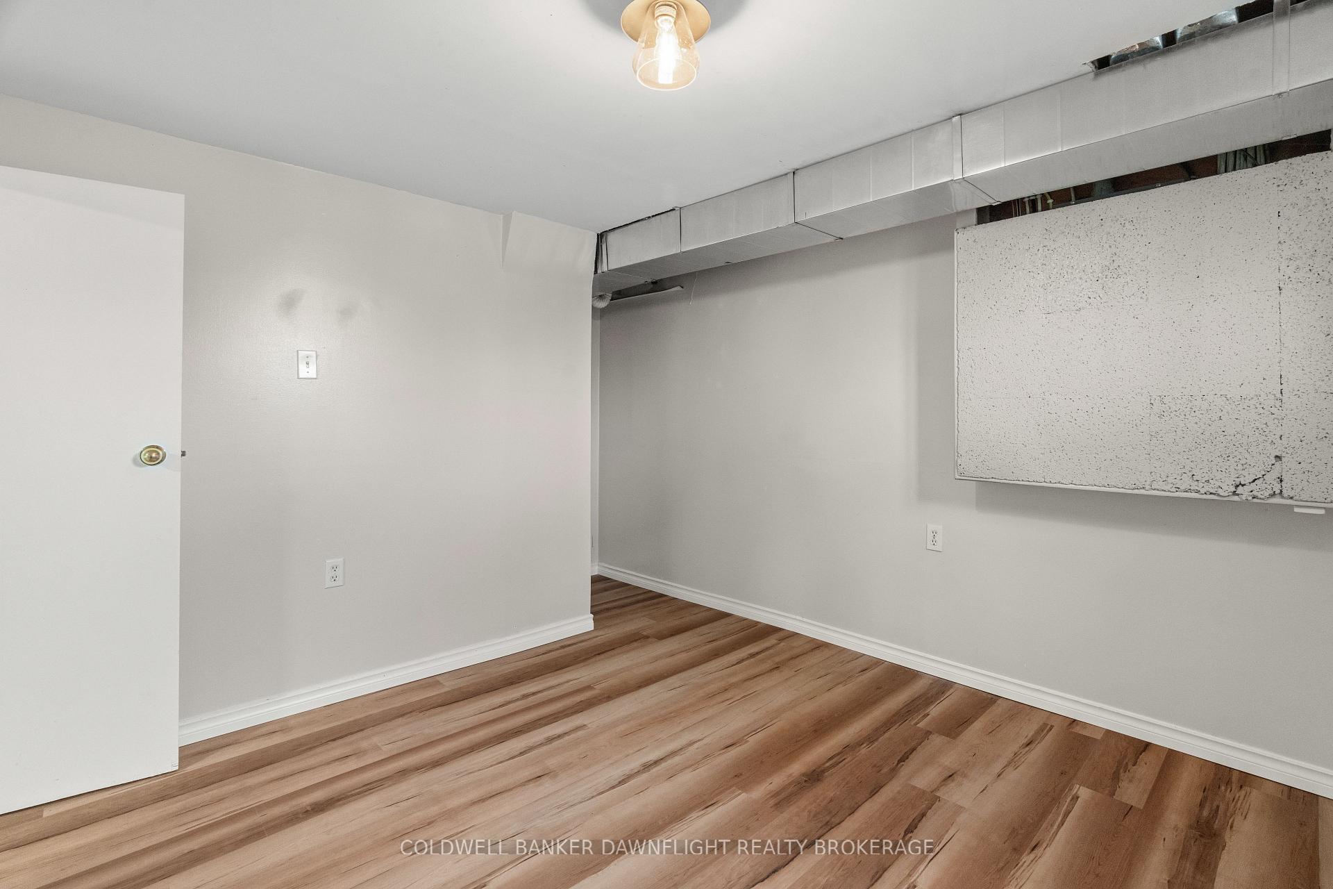 Photo 30 of 105 Kleinfeldt Avenue, Lucan Biddulph, Lucan — HOMEH