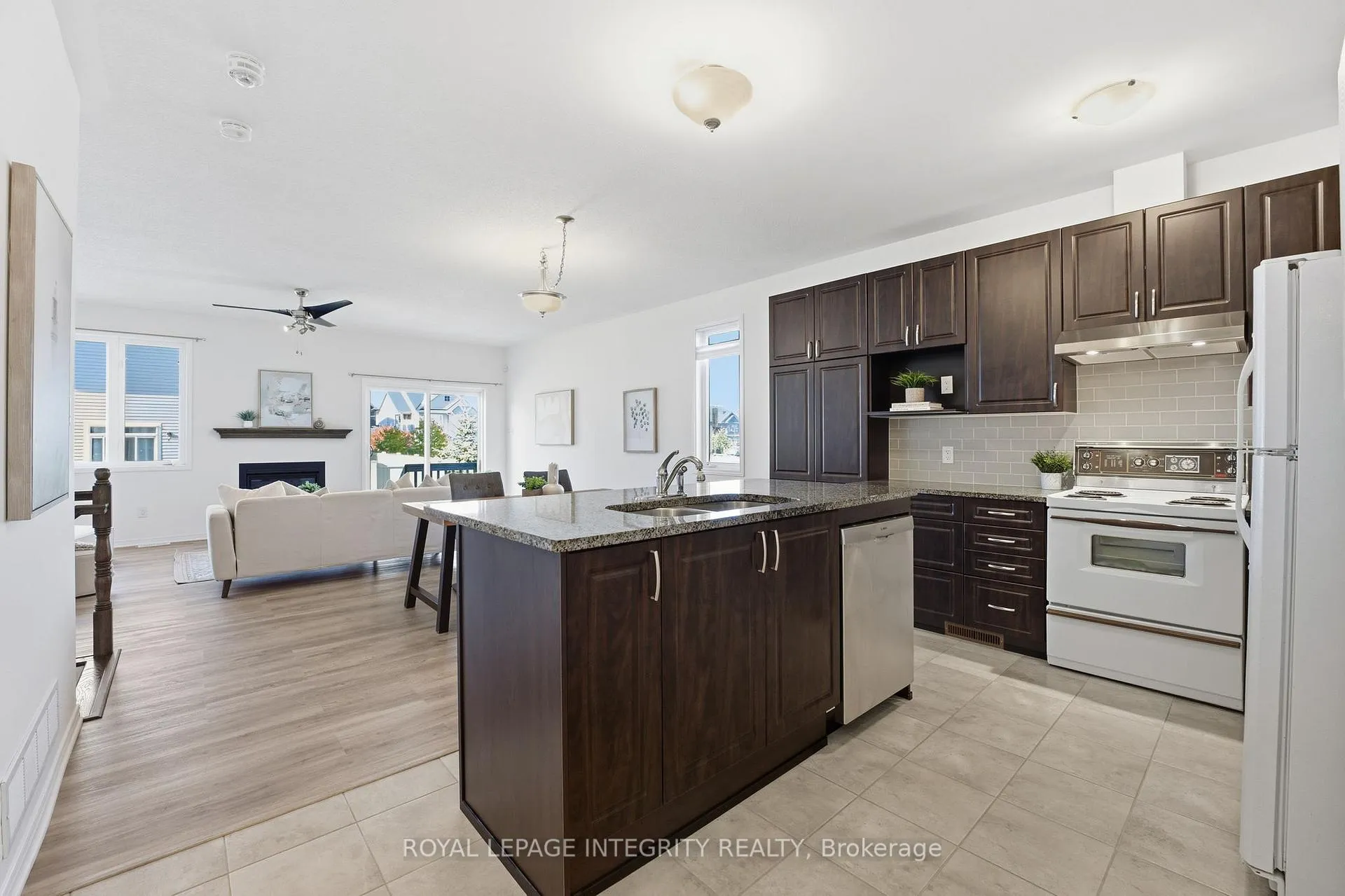 Photo 6 of 200 Rover Street, Ottawa, Kanata - Emerald Meadows/Trailwest — HOMEH