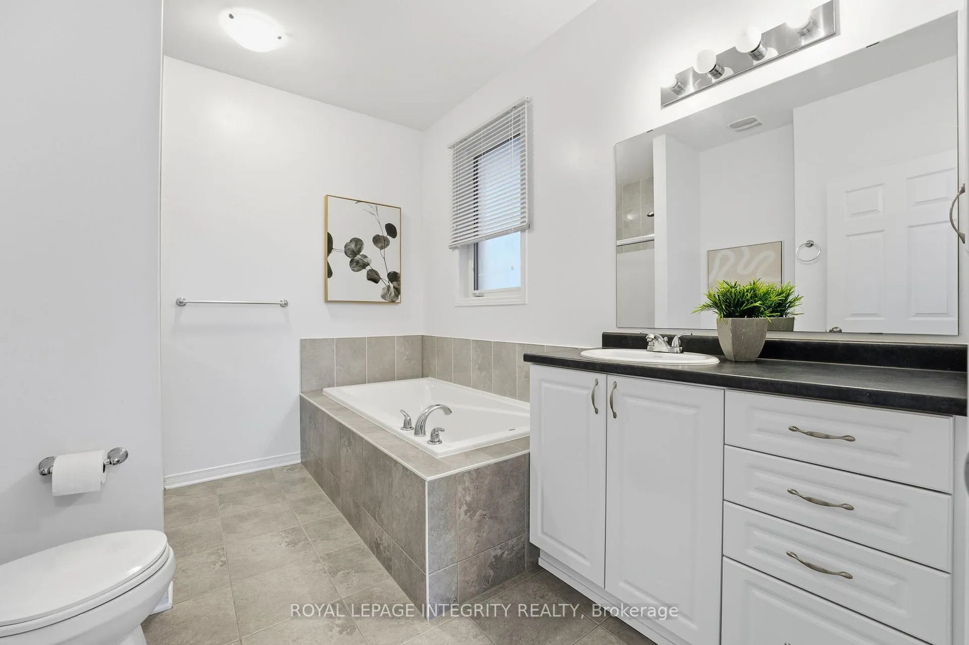 Photo 11 of 200 Rover Street, Ottawa, Kanata - Emerald Meadows/Trailwest — HOMEH