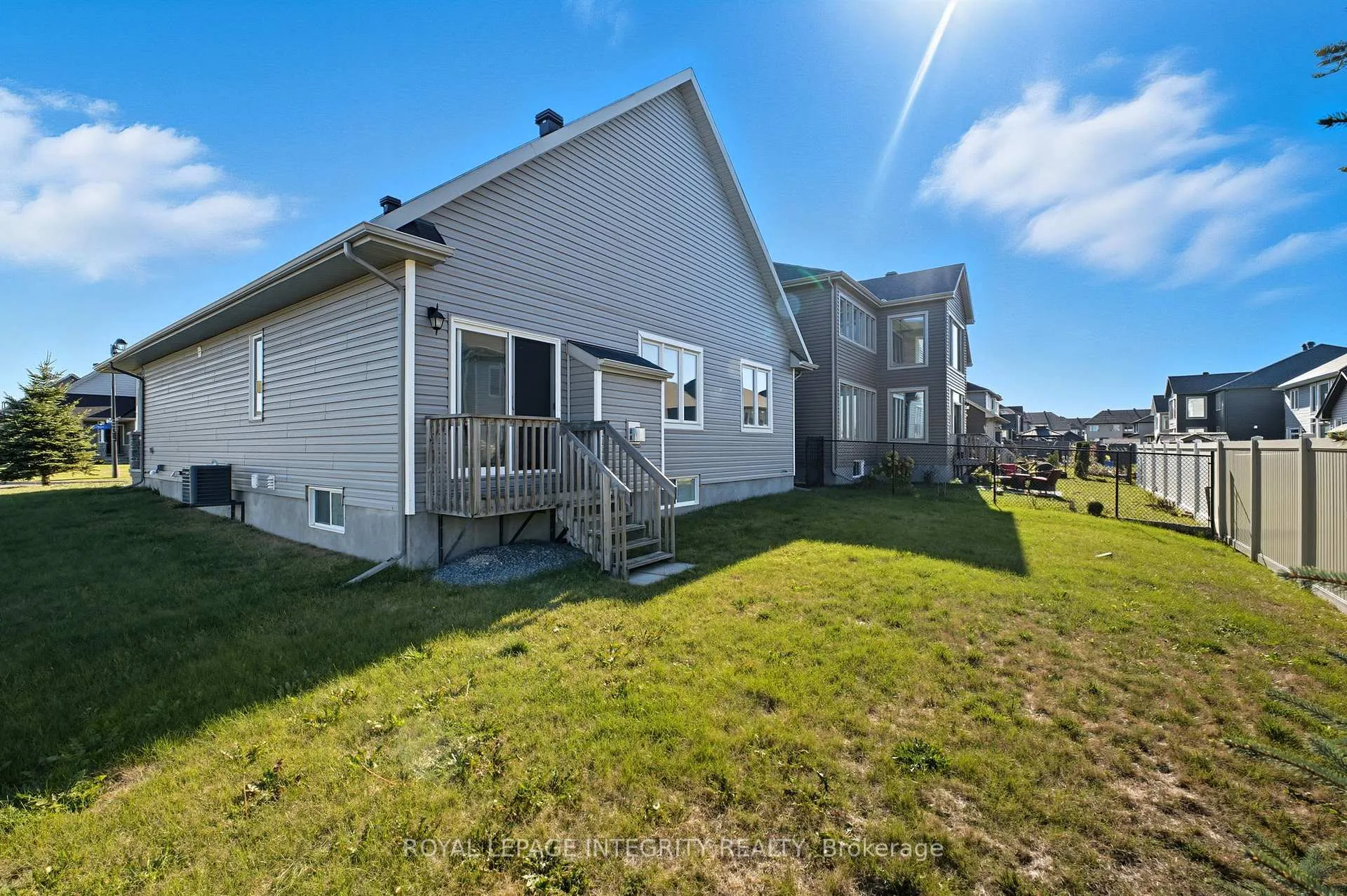 Photo 20 of 200 Rover Street, Ottawa, Kanata - Emerald Meadows/Trailwest — HOMEH