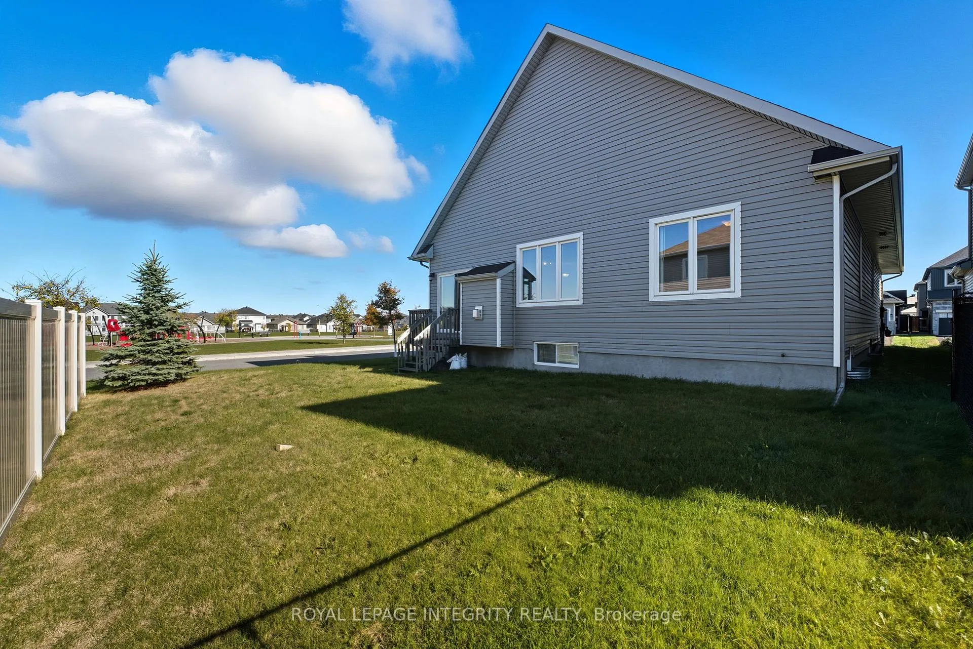 Photo 22 of 200 Rover Street, Ottawa, Kanata - Emerald Meadows/Trailwest — HOMEH