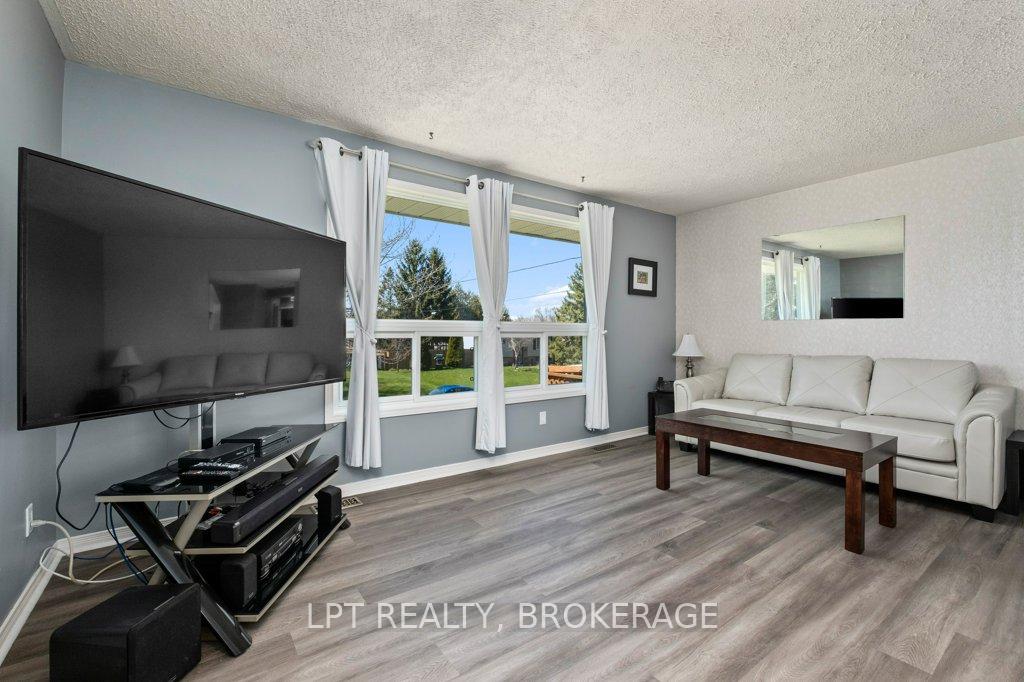 Photo 8 of 3 Deerfield Street, Loyalist, Amherstview — HOMEH