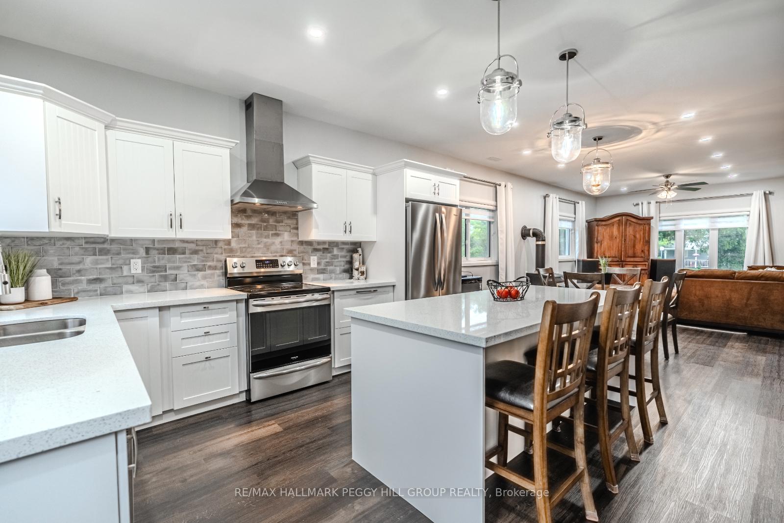 Photo 5 of 679 10th Line, Innisfil, Rural Innisfil — HOMEH