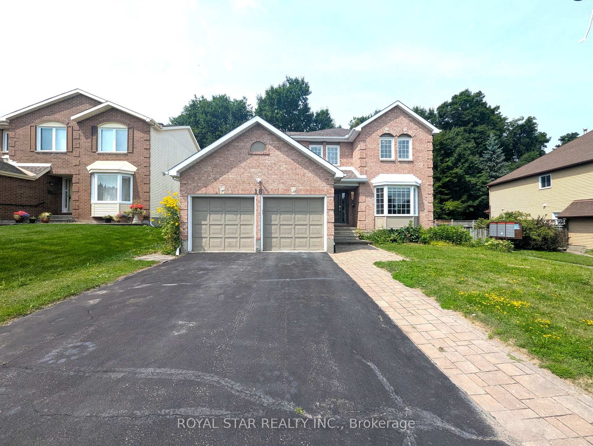 Photo 1 of 18 Collingwood Crescent, Ottawa, Kanata - Morgan's Grant/South March — HOMEH