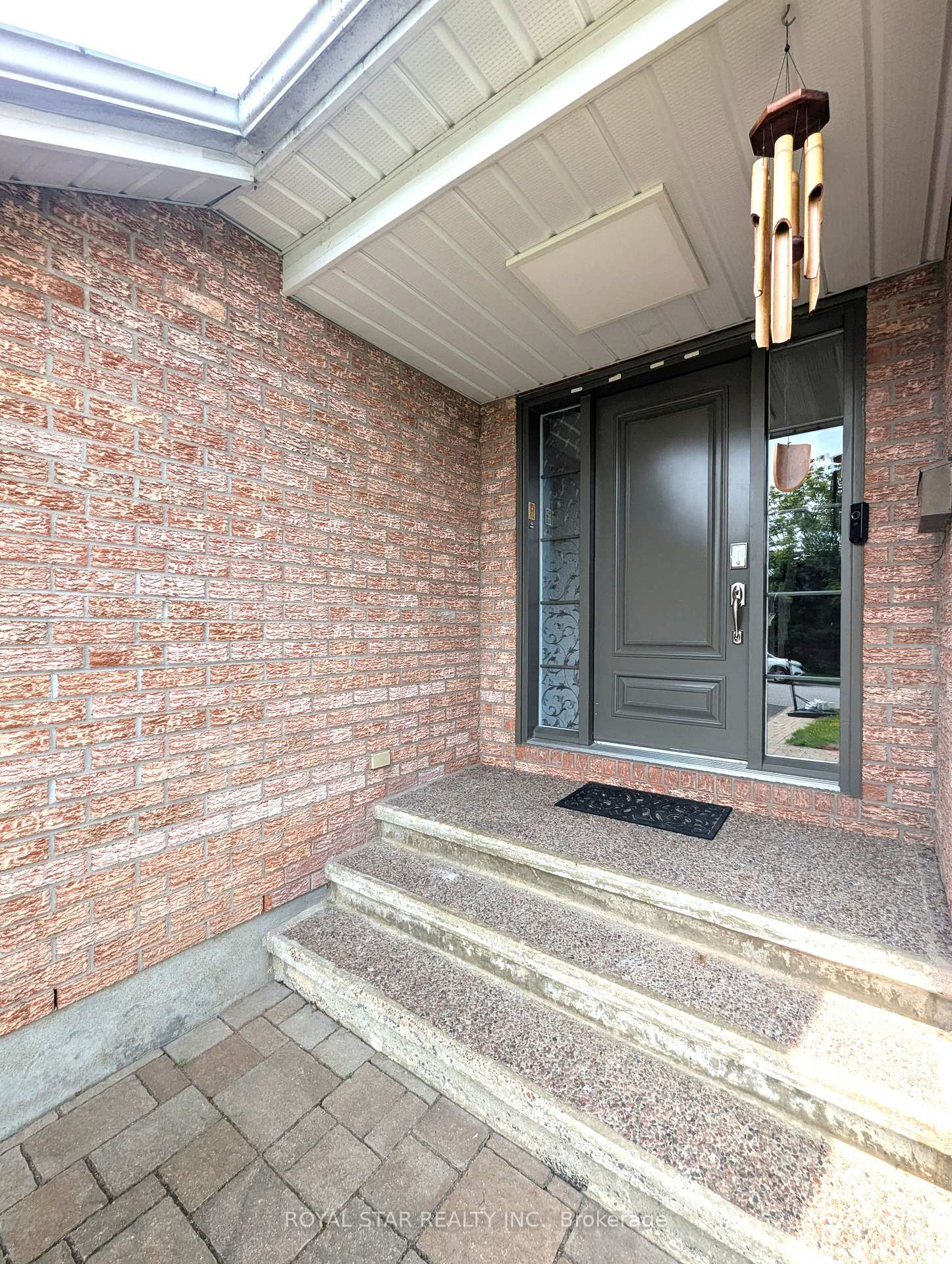 Photo 2 of 18 Collingwood Crescent, Ottawa, Kanata - Morgan's Grant/South March — HOMEH