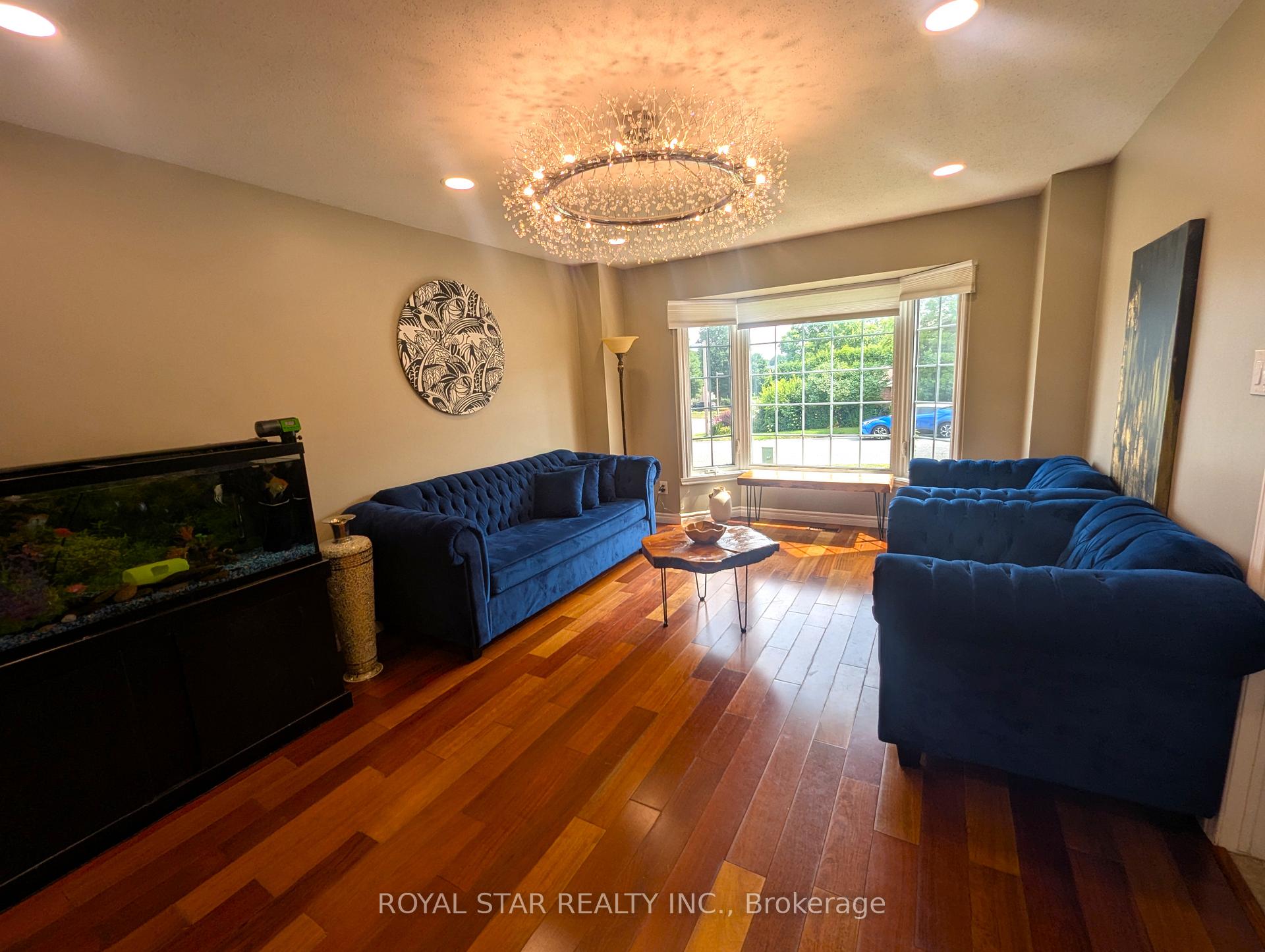 Photo 3 of 18 Collingwood Crescent, Ottawa, Kanata - Morgan's Grant/South March — HOMEH