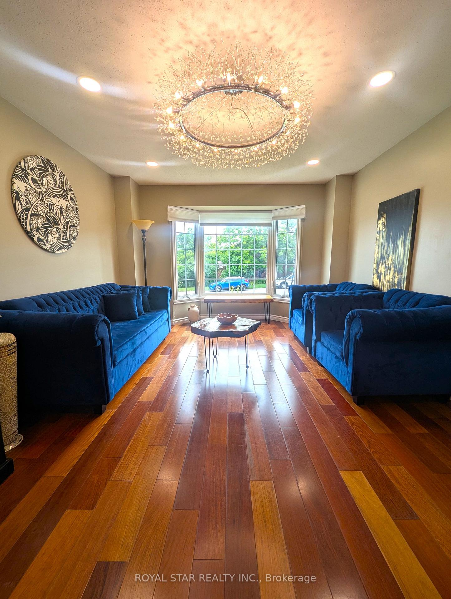 Photo 4 of 18 Collingwood Crescent, Ottawa, Kanata - Morgan's Grant/South March — HOMEH