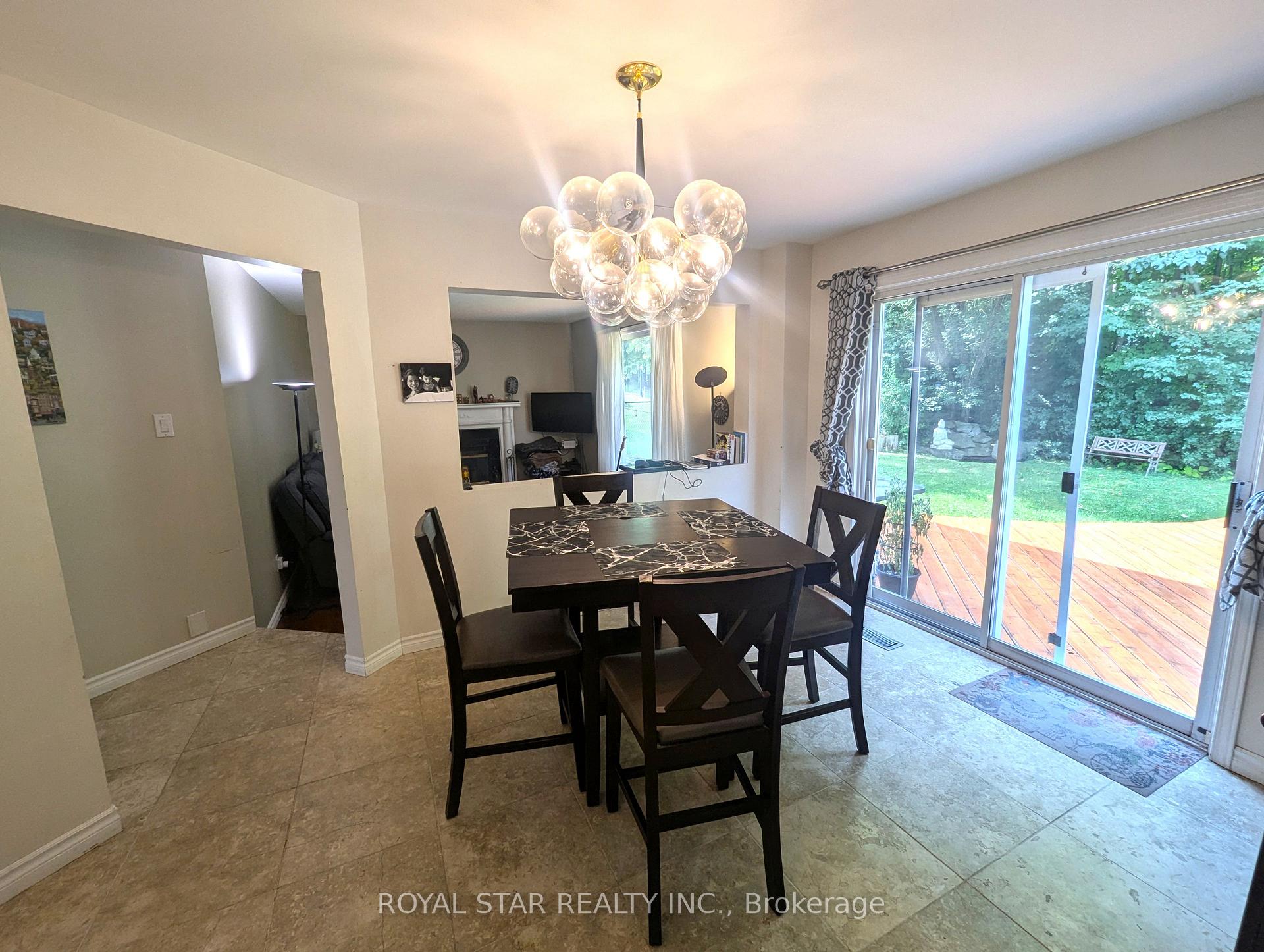 Photo 8 of 18 Collingwood Crescent, Ottawa, Kanata - Morgan's Grant/South March — HOMEH