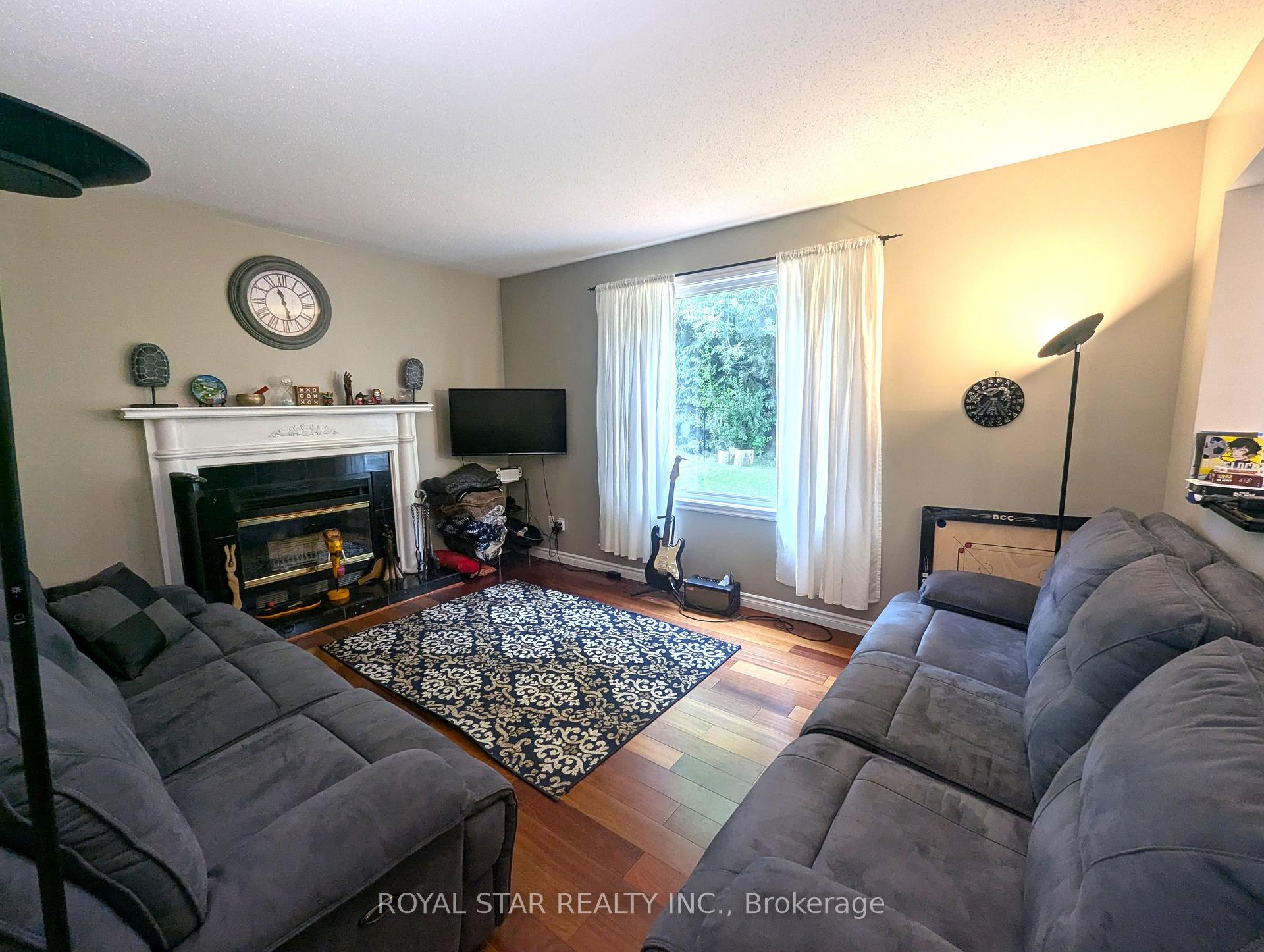 Photo 9 of 18 Collingwood Crescent, Ottawa, Kanata - Morgan's Grant/South March — HOMEH