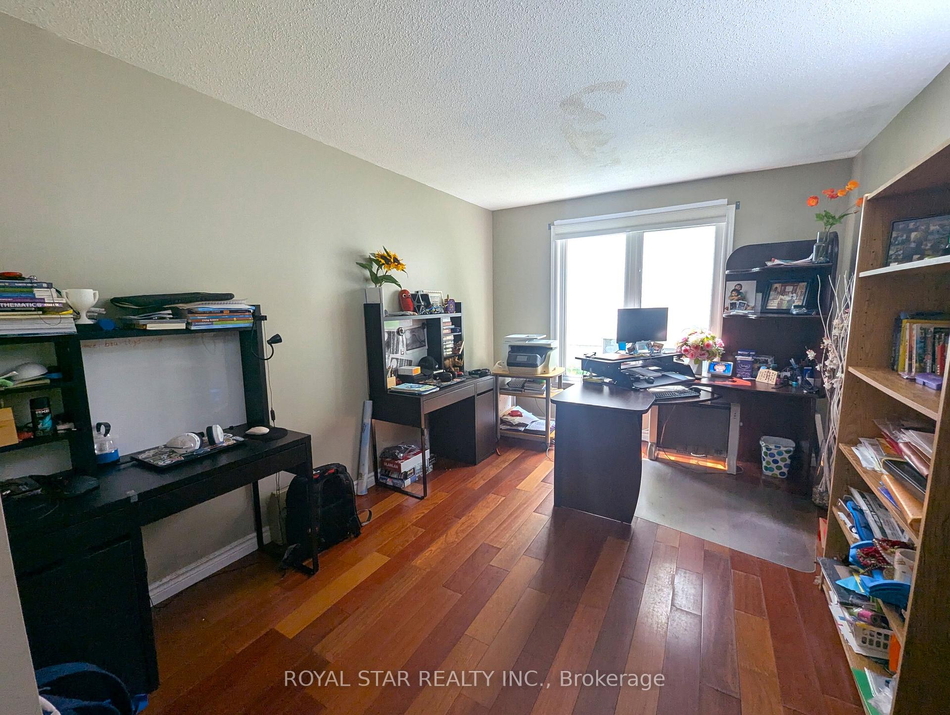 Photo 10 of 18 Collingwood Crescent, Ottawa, Kanata - Morgan's Grant/South March — HOMEH