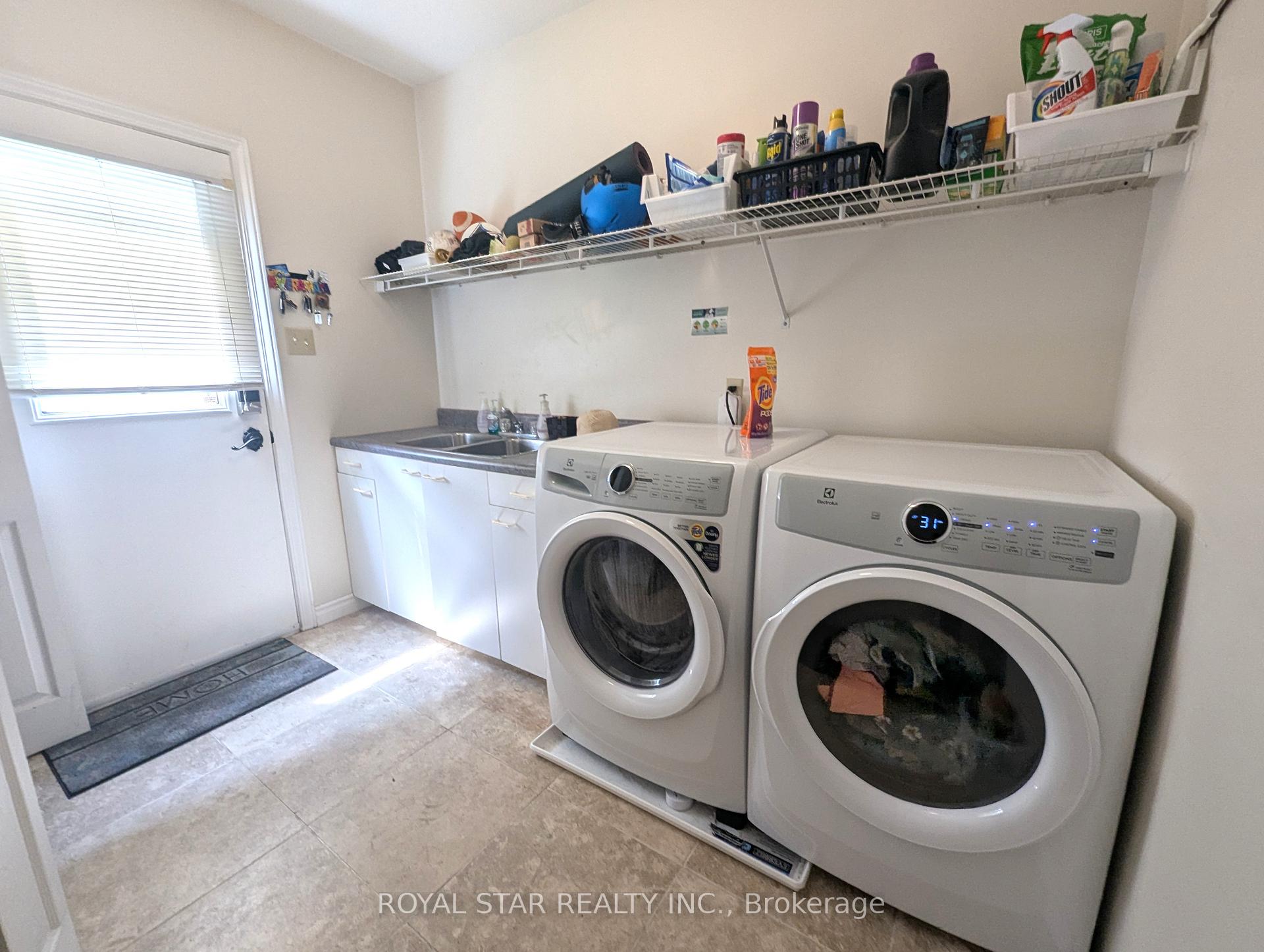 Photo 12 of 18 Collingwood Crescent, Ottawa, Kanata - Morgan's Grant/South March — HOMEH