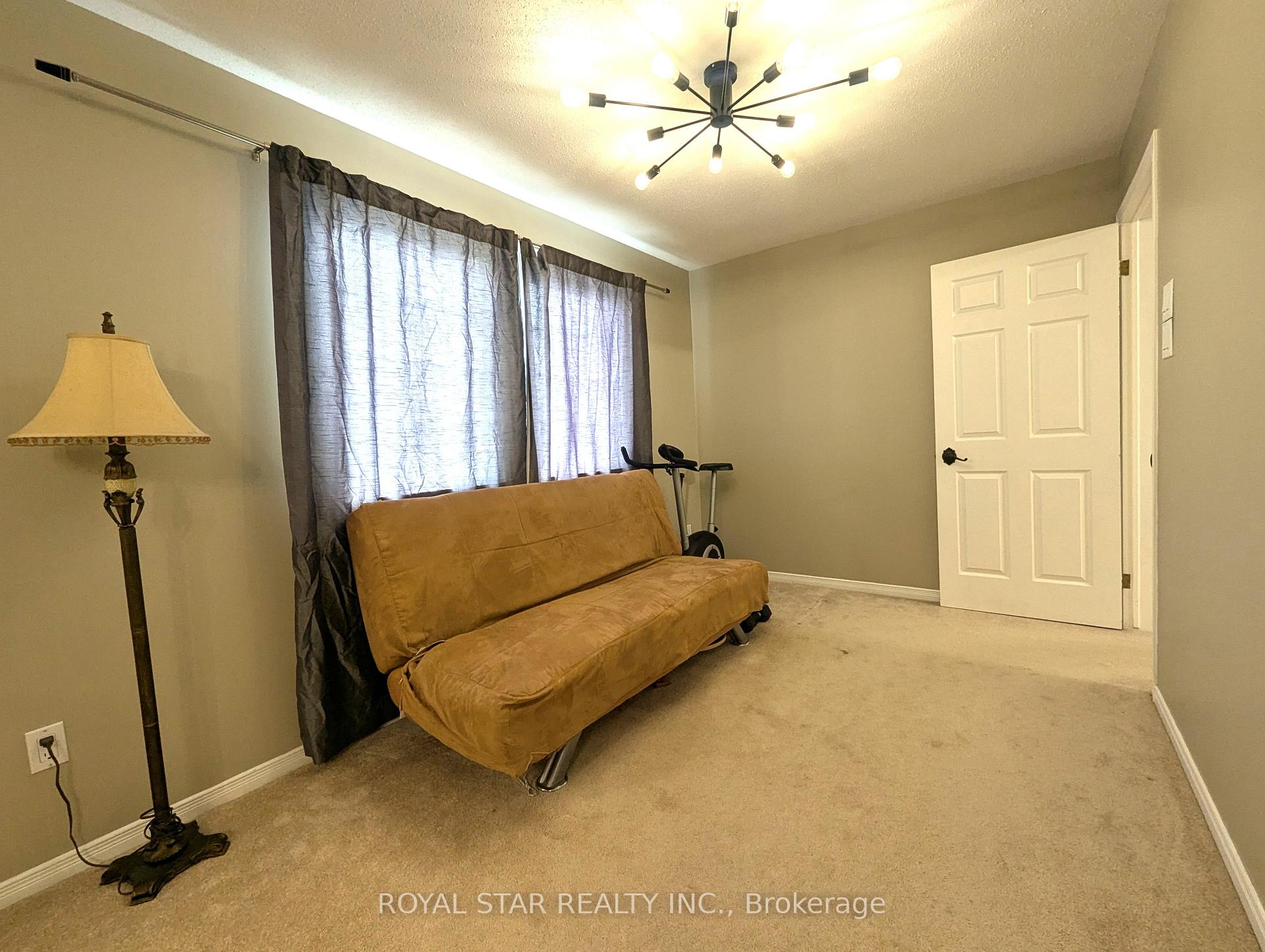 Photo 15 of 18 Collingwood Crescent, Ottawa, Kanata - Morgan's Grant/South March — HOMEH