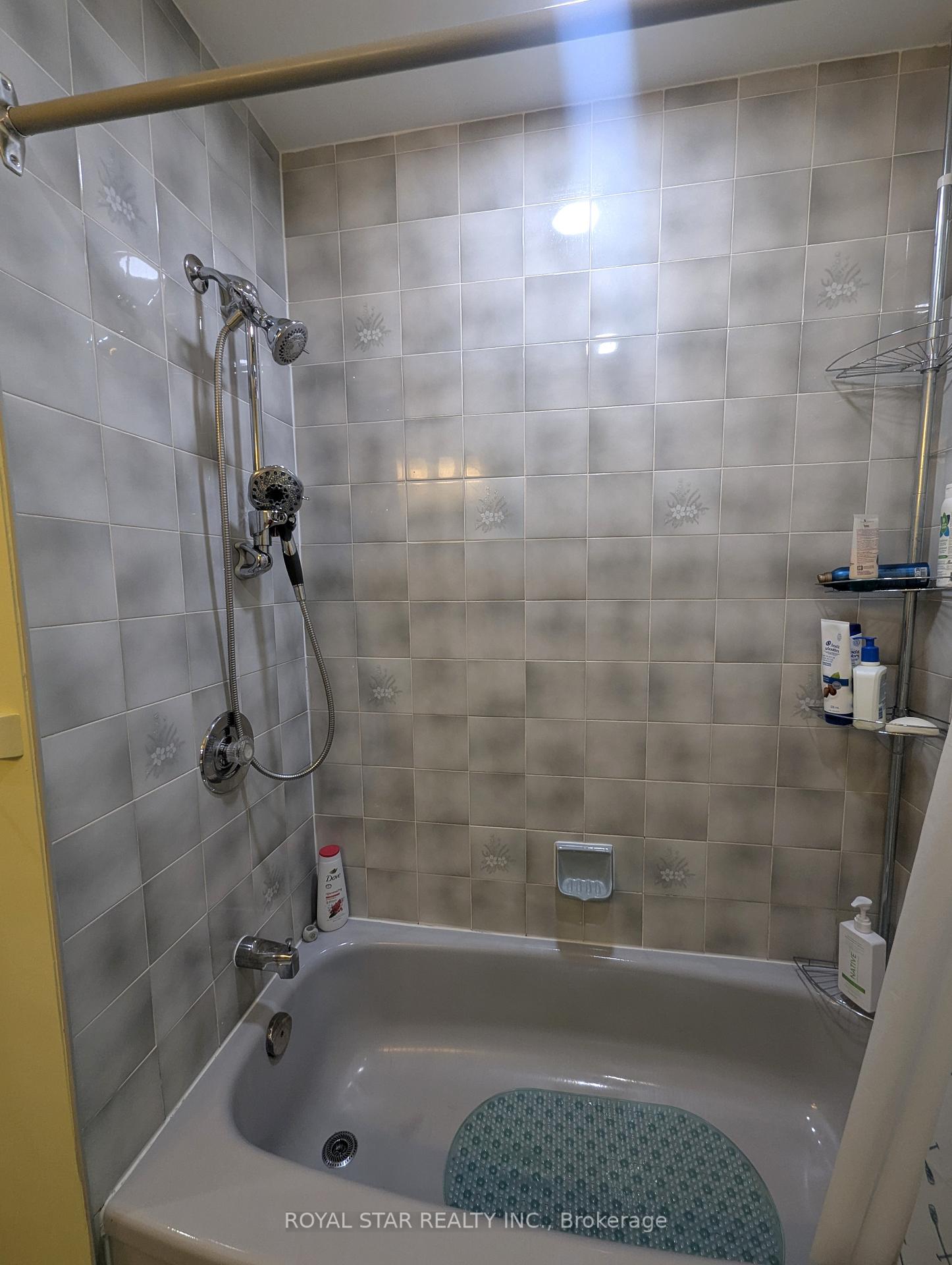 Photo 23 of 18 Collingwood Crescent, Ottawa, Kanata - Morgan's Grant/South March — HOMEH