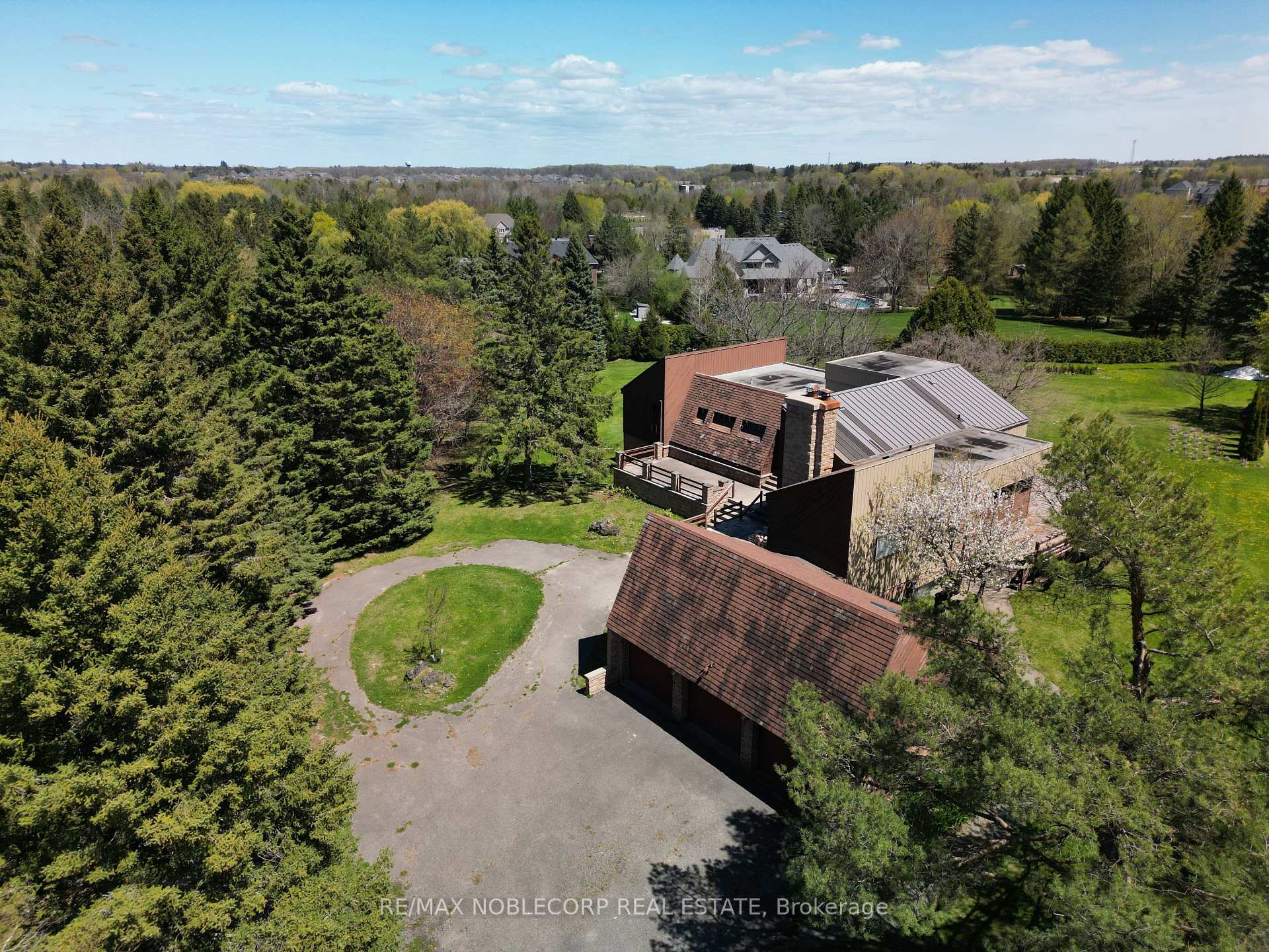 Photo 6 of 7 Scott Crescent, King, King City — HOMEH