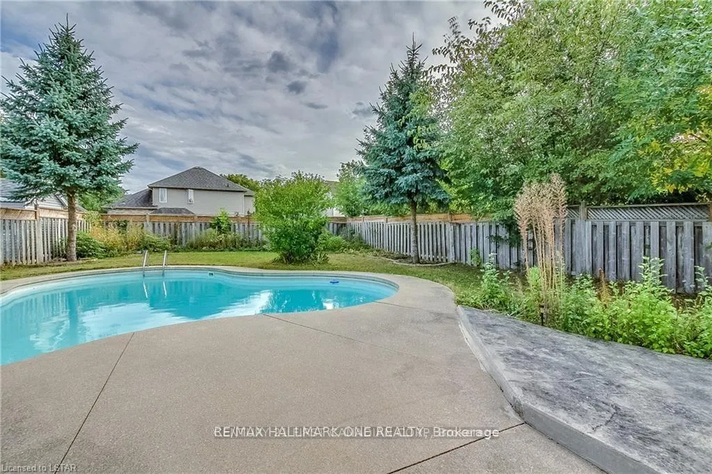 Photo 17 of 335 Ambleside Drive, London, North A — HOMEH
