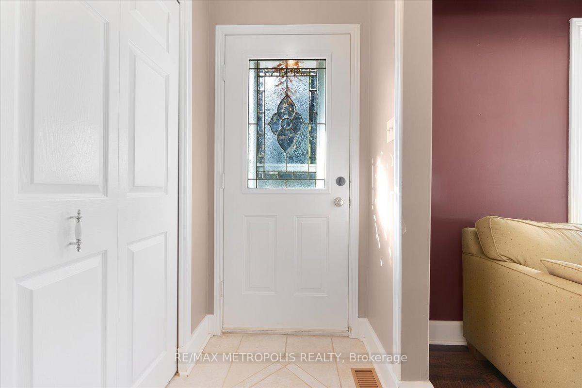 Photo 5 of Unit Upper, 23 Silver Aspen Crescent, Kitchener, Forest Heights — HOMEH