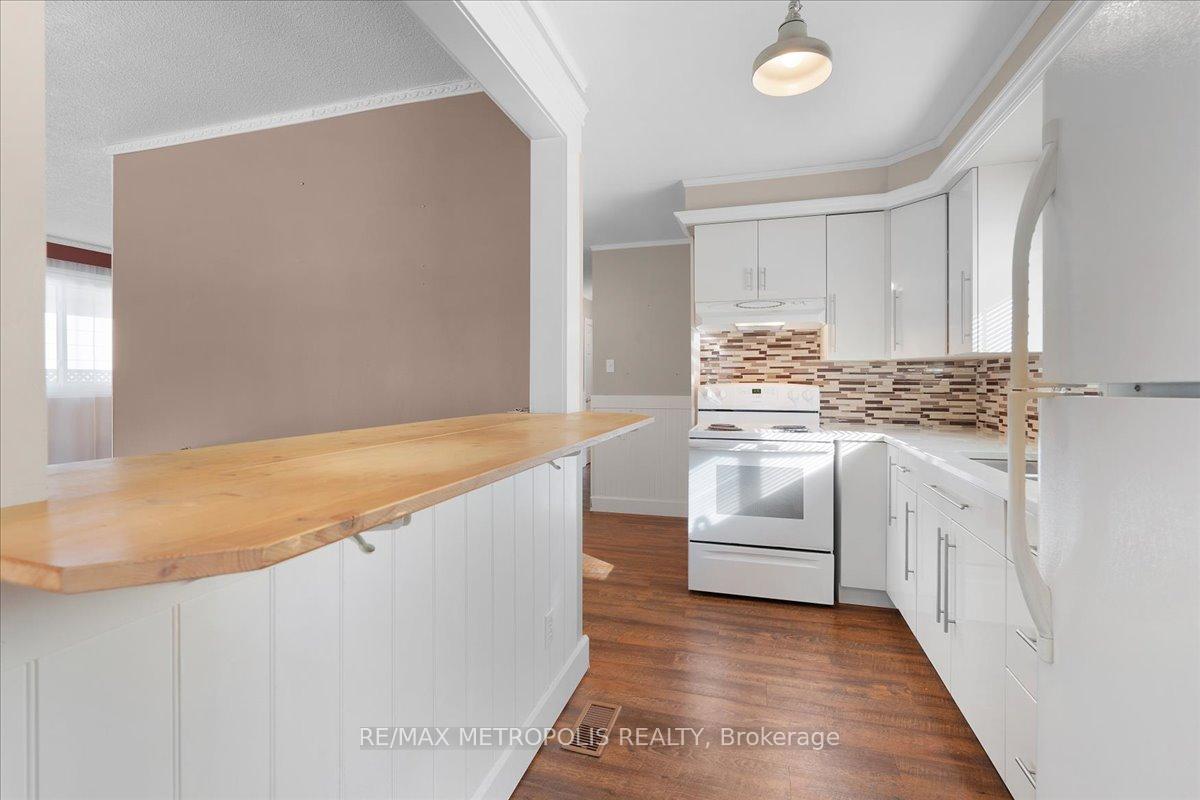 Photo 7 of Unit Upper, 23 Silver Aspen Crescent, Kitchener, Forest Heights — HOMEH